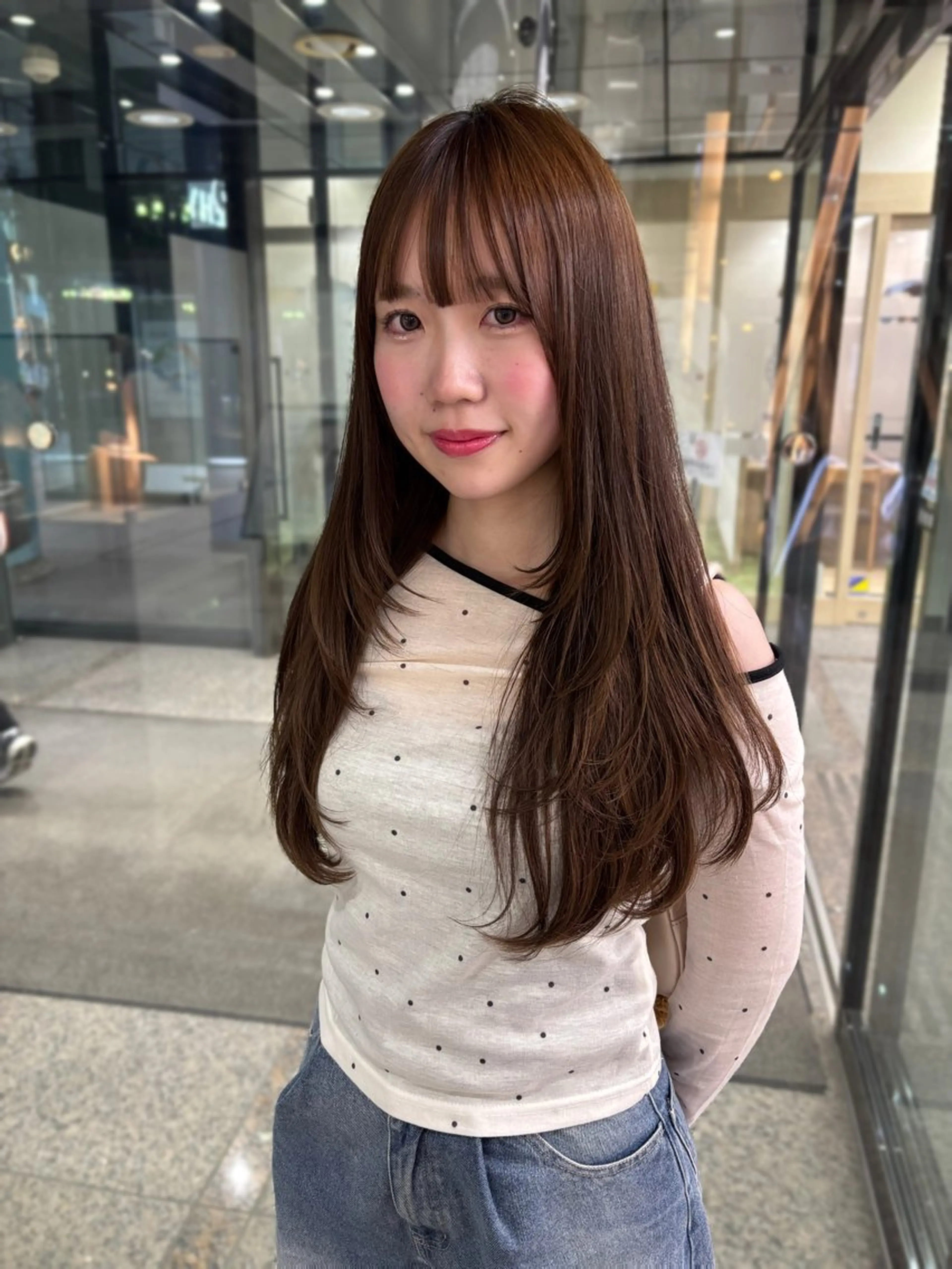 ロング レイヤーカット 'AXISガスビル ふうかのヘアスタイル
