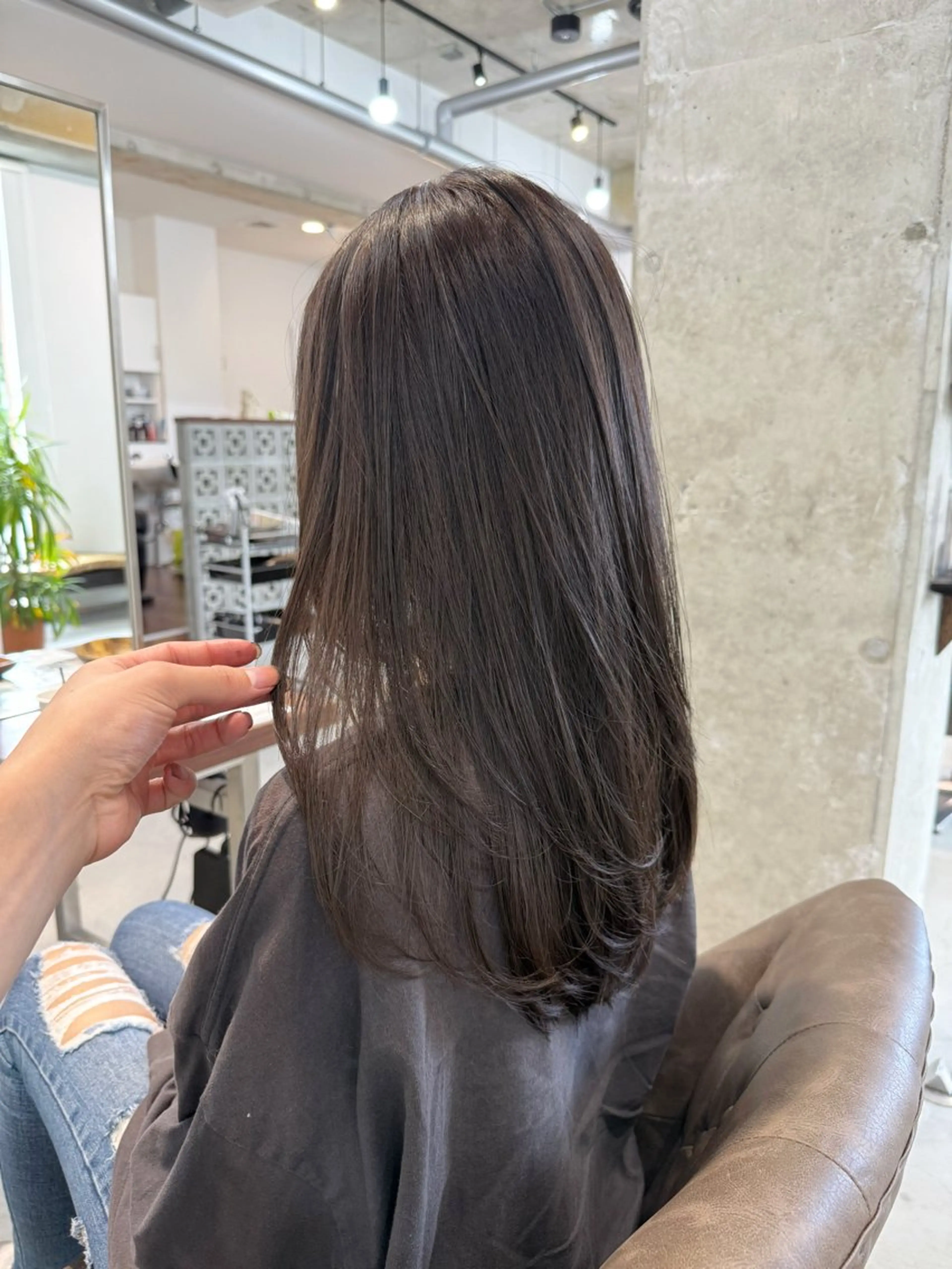 ロング カラー 透明感カラー グレージュ カット ヘアカラー トリートメント カイリ /レイヤーカットのヘアスタイル