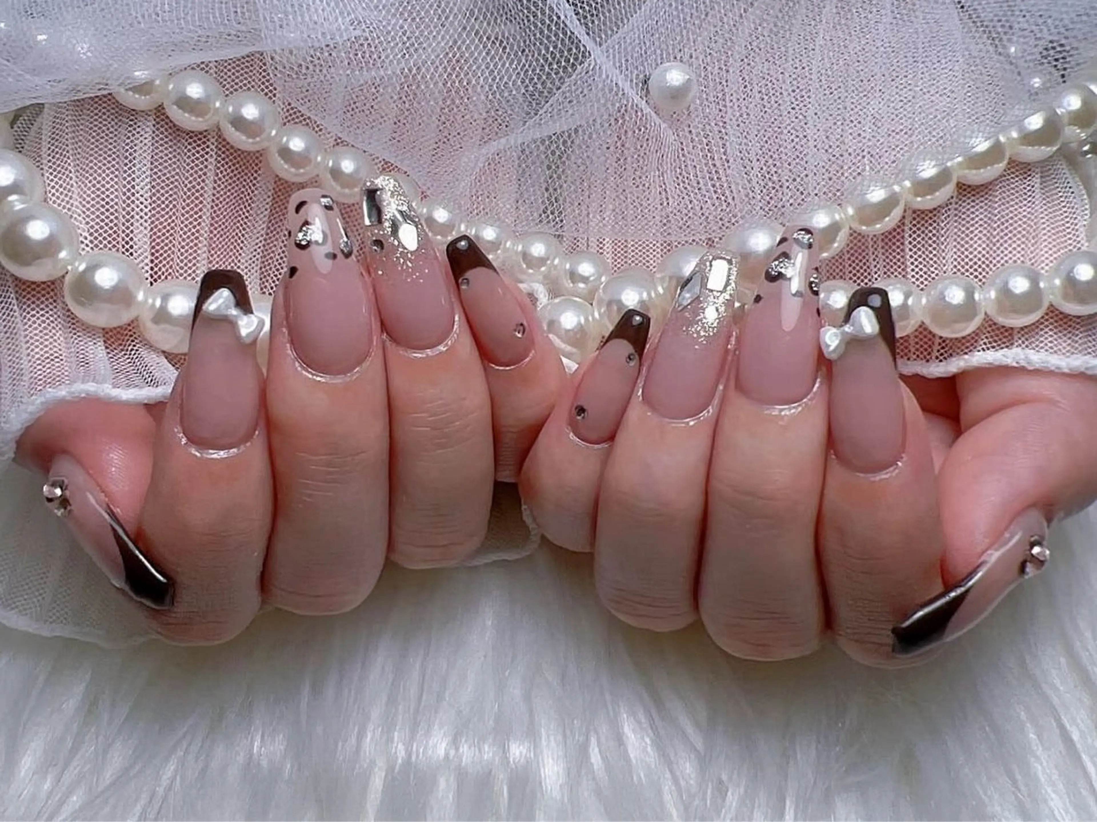 ネイル アニマル柄 ボルドー ブラウン チークネイル フレンチネイル ハンドネイル Rin Nailのネイルデザイン