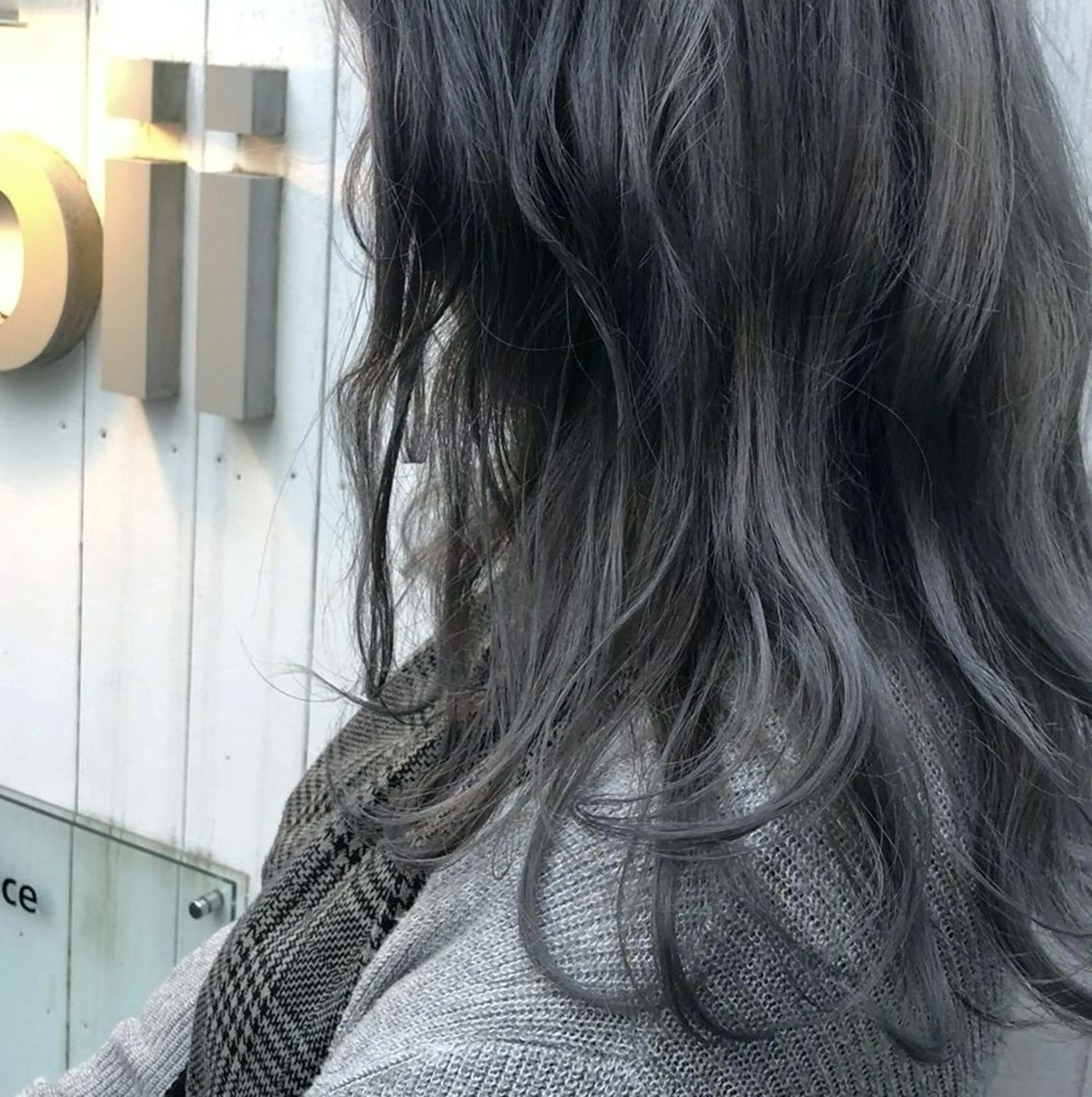 セミロング カラー ブリーチ 透明感カラー ハイトーンカラー シルバー coii コイ【原宿/表参道】のヘアスタイル