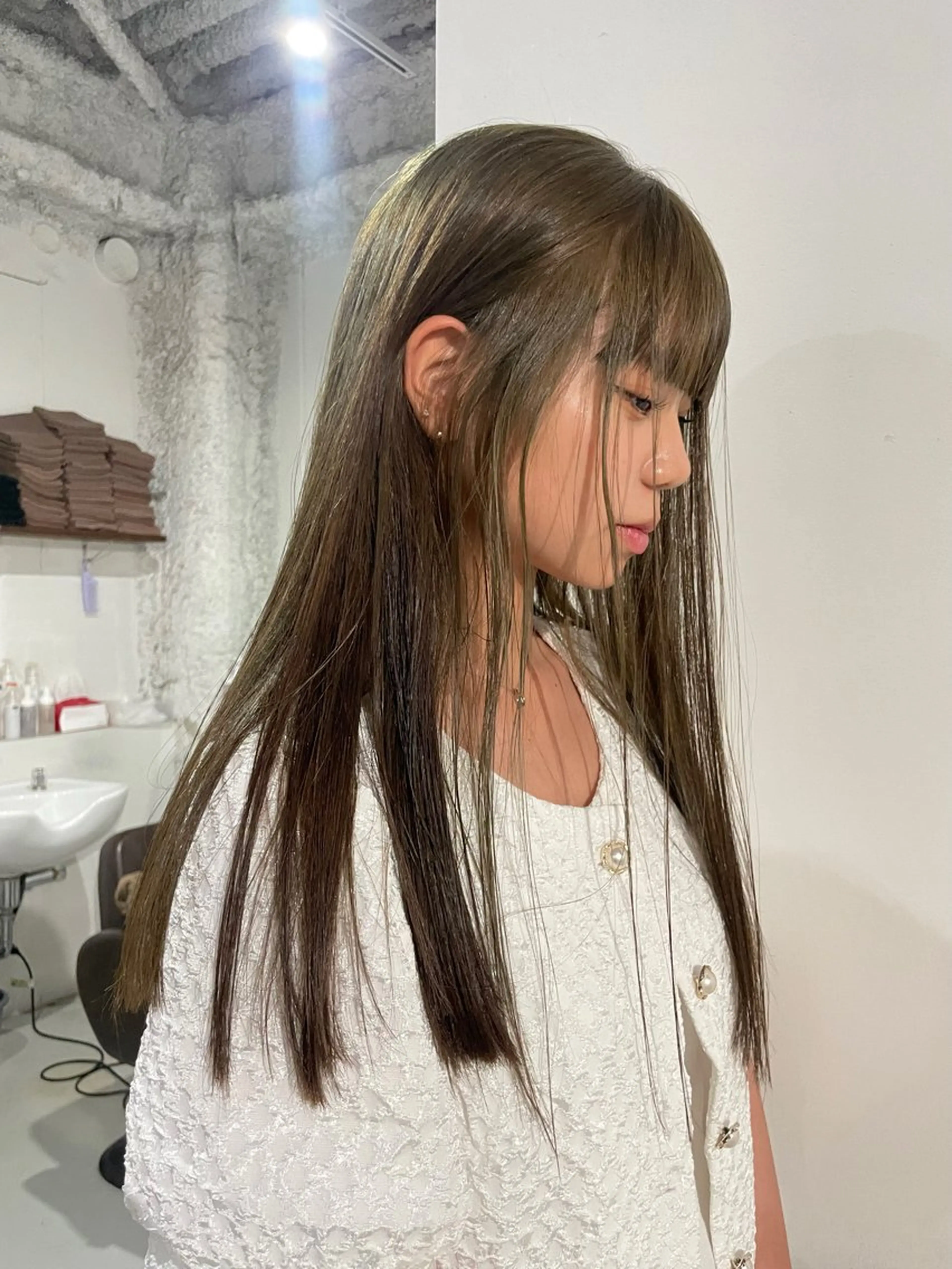 ロング カラー タシロサツキ /　ベージュカラーのヘアスタイル