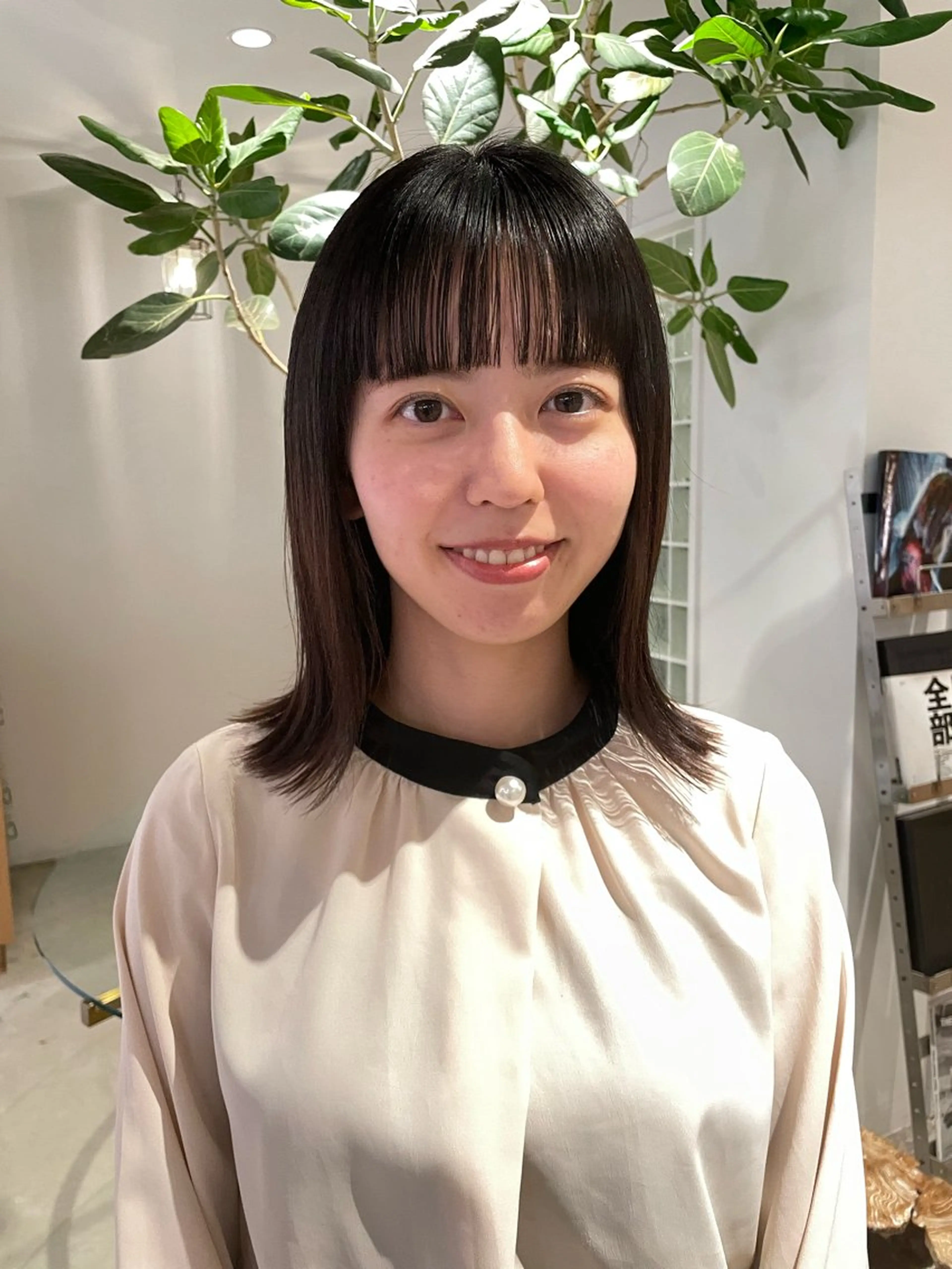 ミディアム カラー ボブレイヤー 透明感カラー ダブルカラー ハイトーンカラー ボブ 暗髪/レイヤーカット /透明感/SUのヘアスタイル