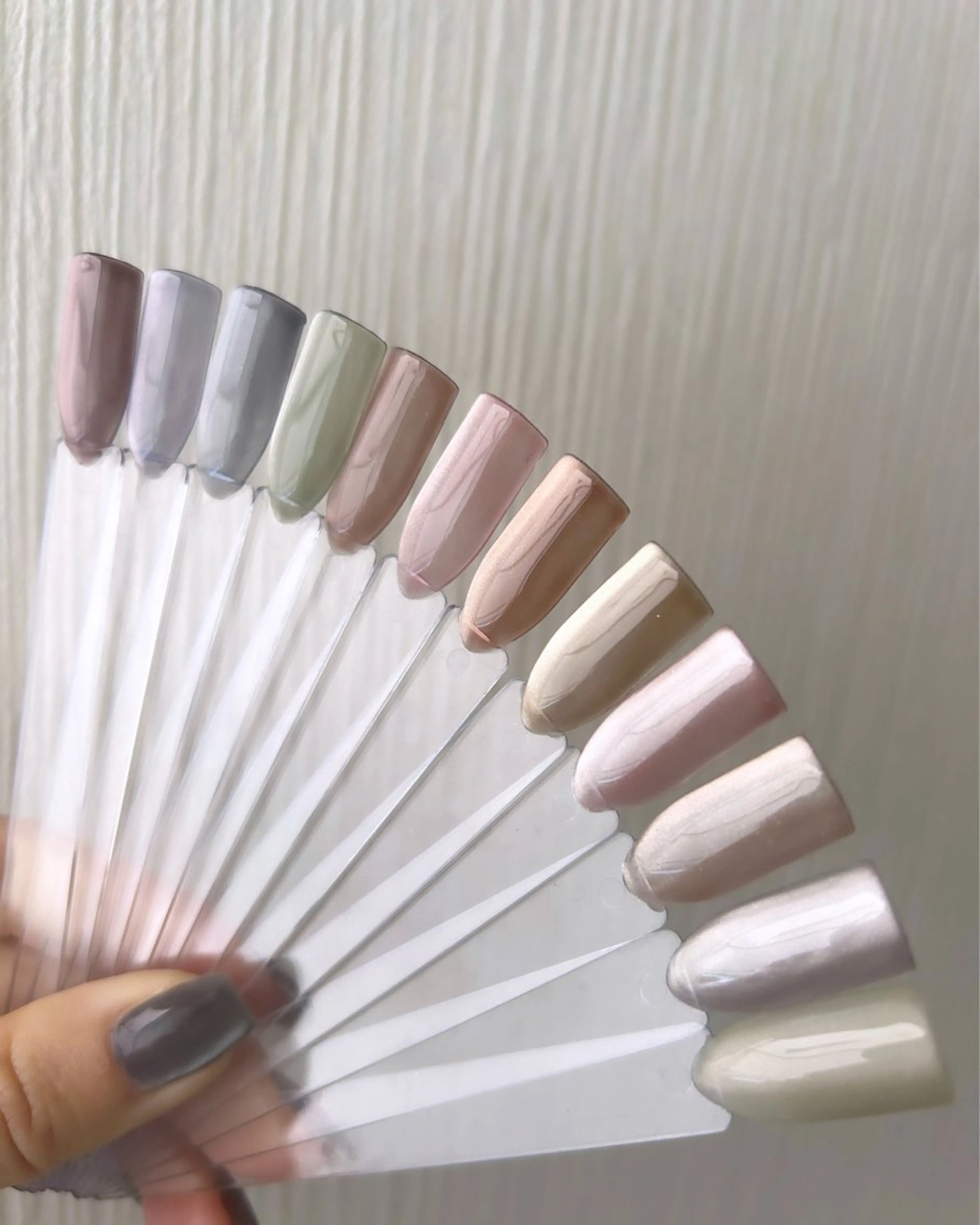 ネイル ハンドネイル NINEnami ニュアンスネイルのネイルデザイン