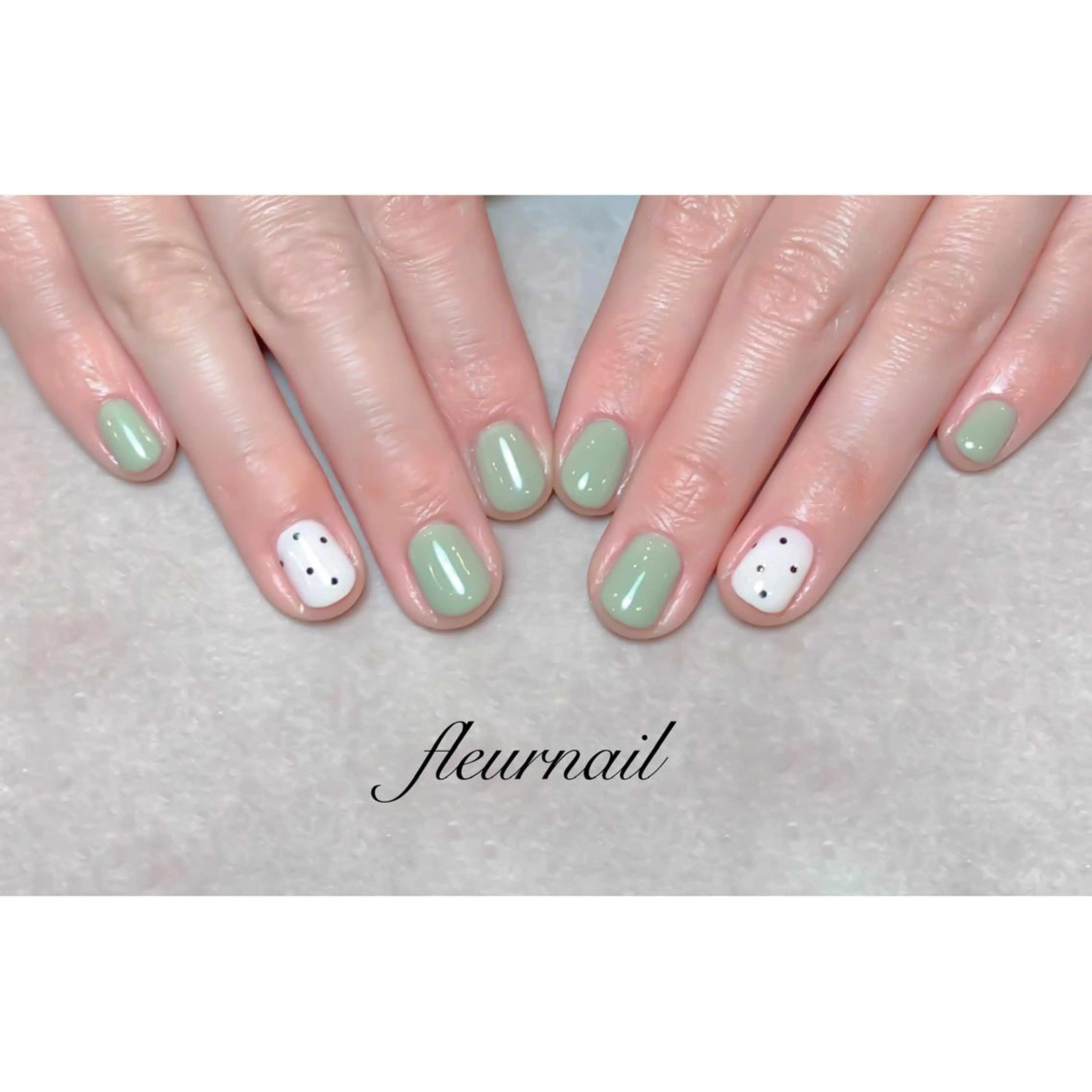 ネイル ブルー ドット 長さ出し ジェルネイル グリーン ハンドネイル 【パラジェル登録サロン】nail pollen所属・fleurnail miuraのネイルデザイン