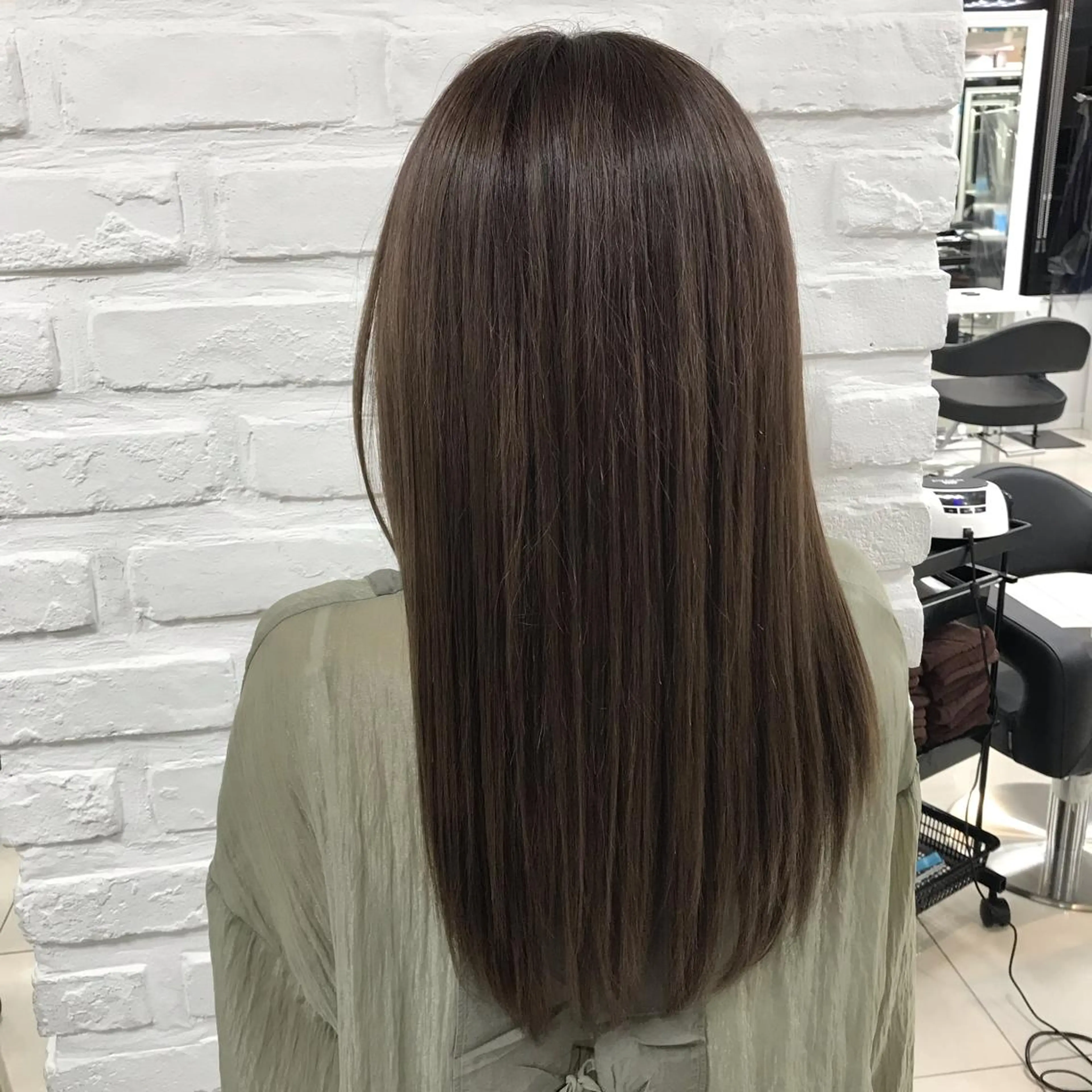 セミロング カラー ベージュカラー 透明感カラー ラベンダーカラー ラベンダーベージュ カット ヘアカラー トリートメント 暖色カラー🌹 中山由梨のヘアスタイル