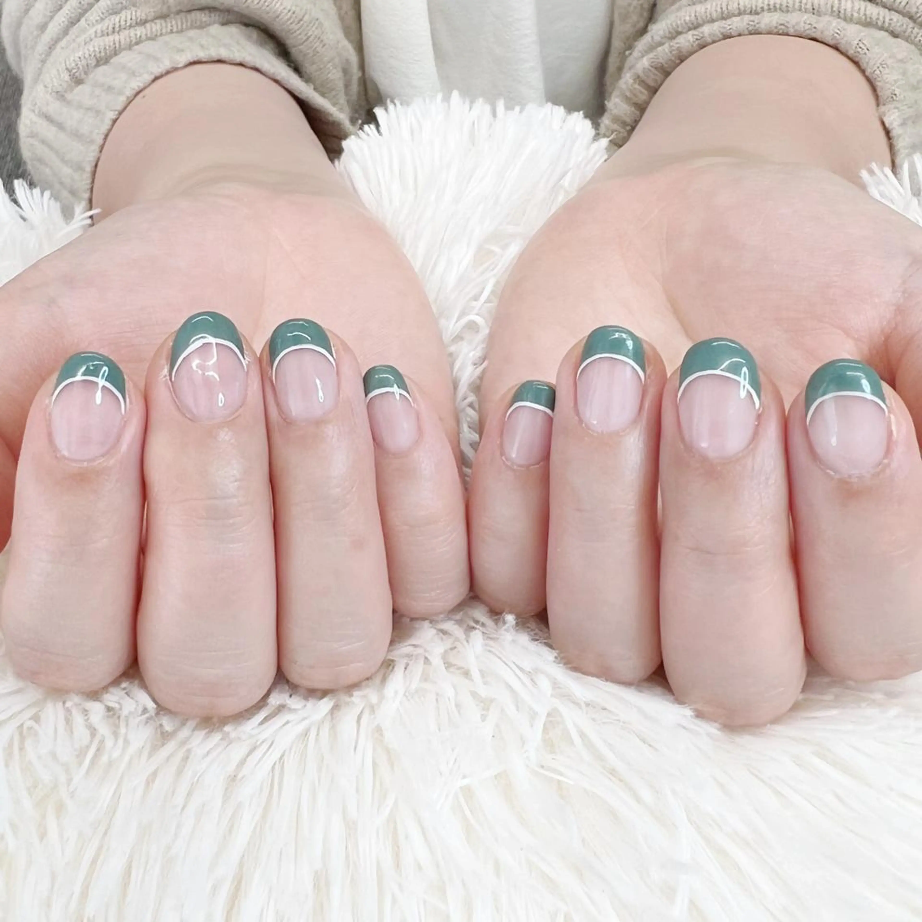 🍓ハンドネイル💅持ち込みデザイン🍓(アート､パーツ4本)の写真