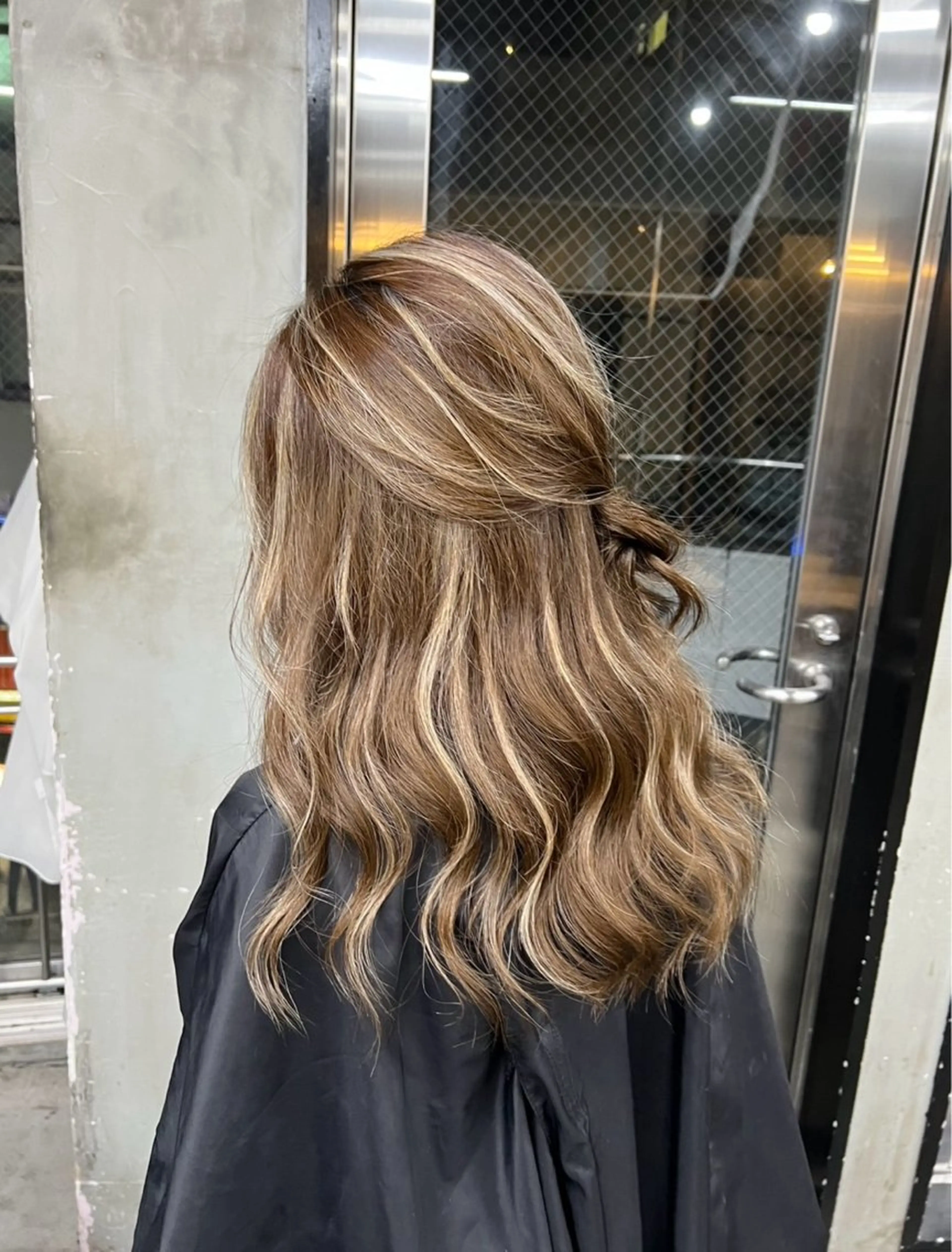 セミロング カラー ヘアアレンジ ベージュカラー ハイライトカラー ハイライト ヘアカラー トリートメント ROBIN所属・指名数No.1 /NAOYAのヘアスタイル
