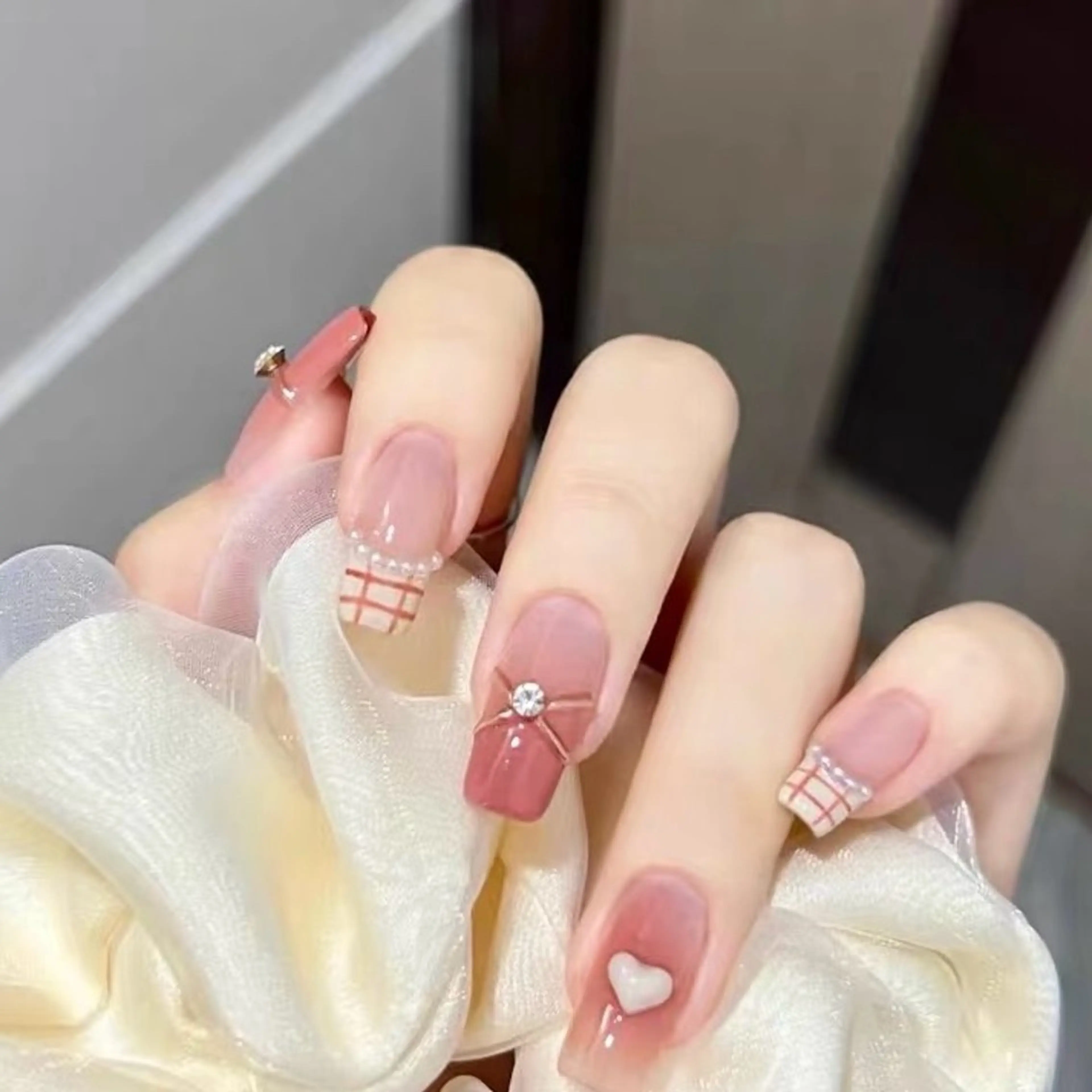 ネイル 成人式 ジェルネイル ネイルチップ ハンドネイル Momoa nail salon所属・MoMoA Nail ネイル長さ出し専門店のネイルデザイン