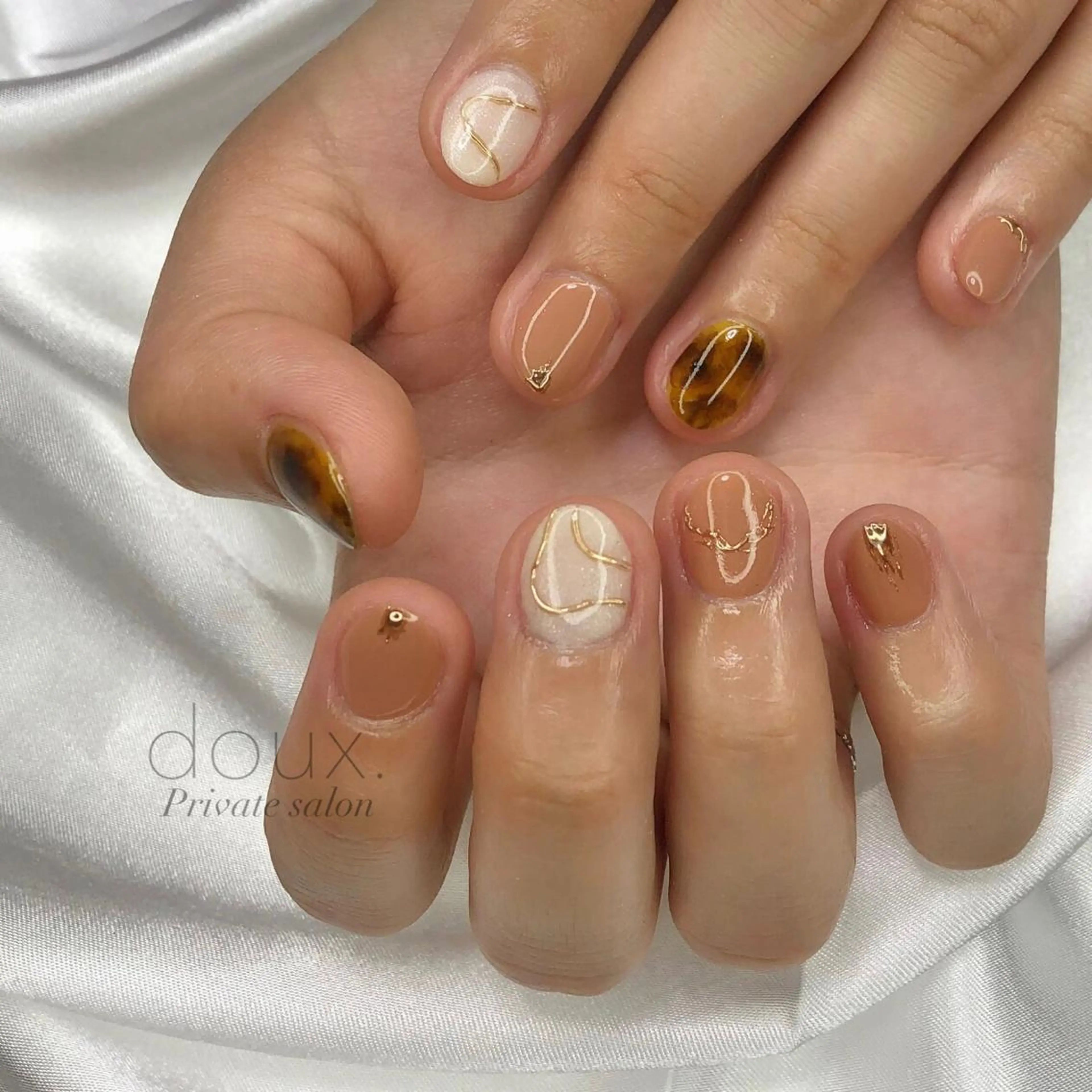 ネイル ゴールド ミラーネイル 春ネイル doux. nailのネイルデザイン
