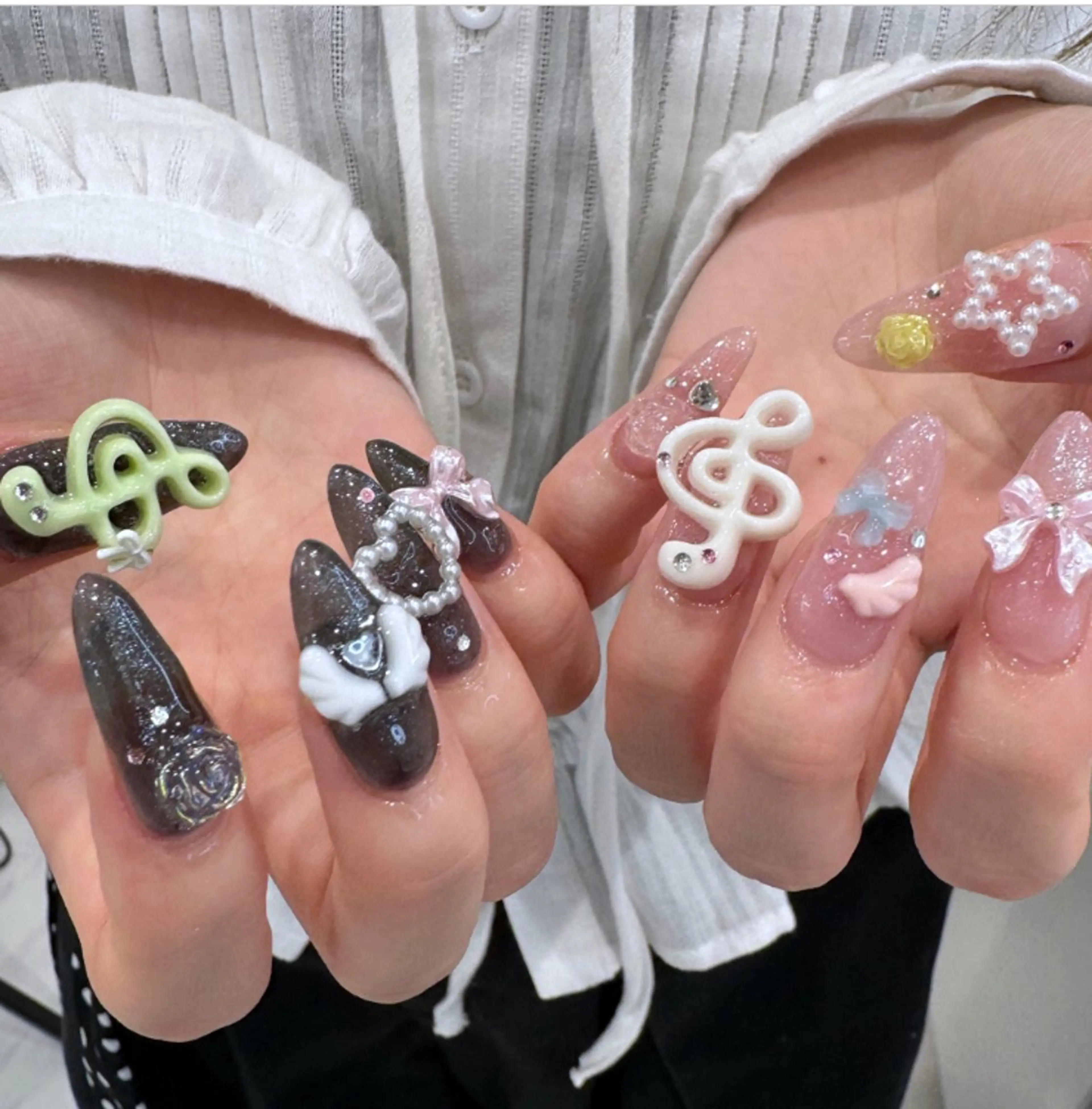 ネイル 長さ出し グラデーション キラキラネイル 韓国ネイル ラメ(グリッター) ハンドネイル ハンドケア Chisa Nail Studio所属・リ リのネイルデザイン