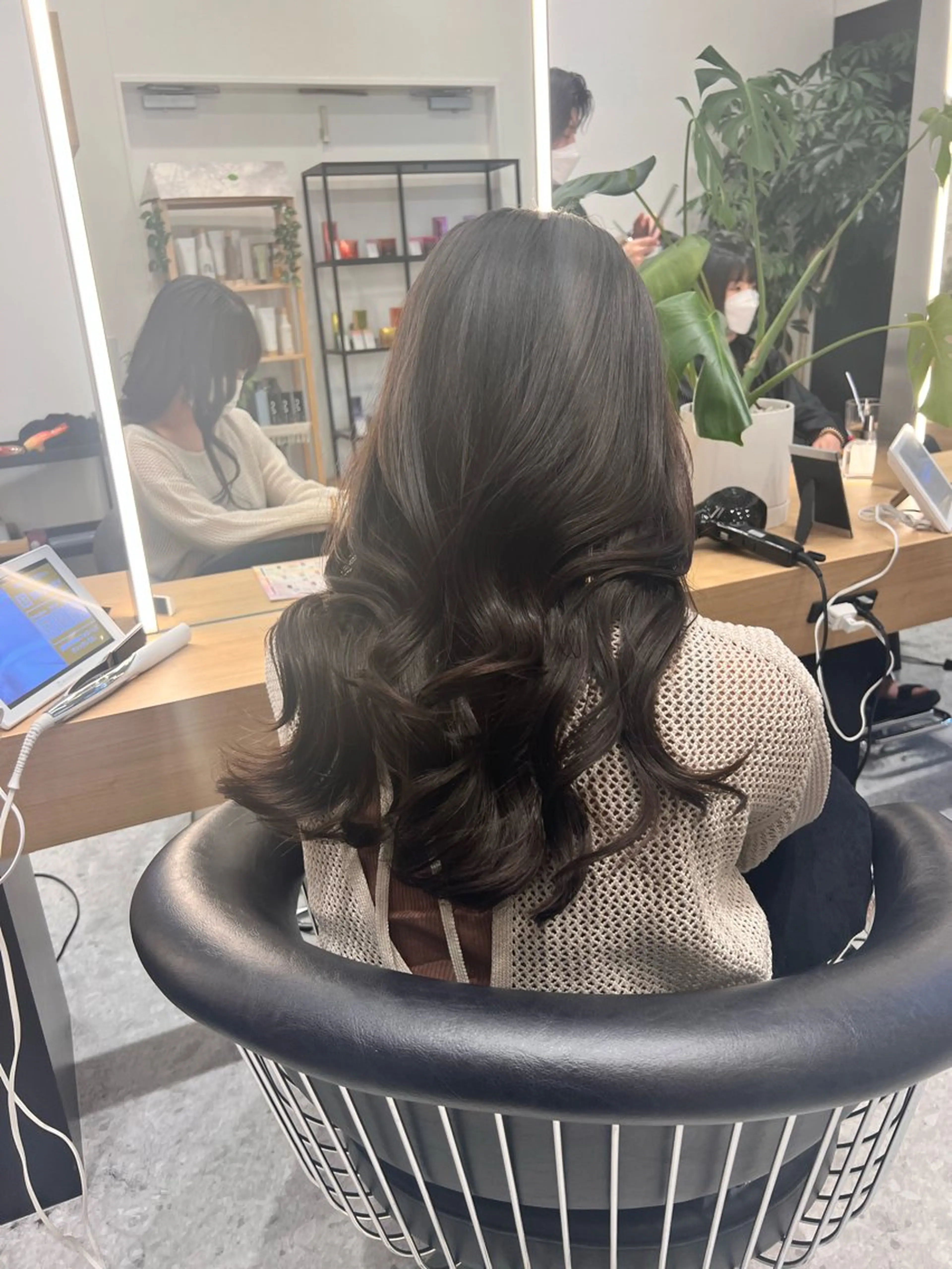 セミロング ブリーチカラー 〻髪質改善〻アレンジのヘアスタイル