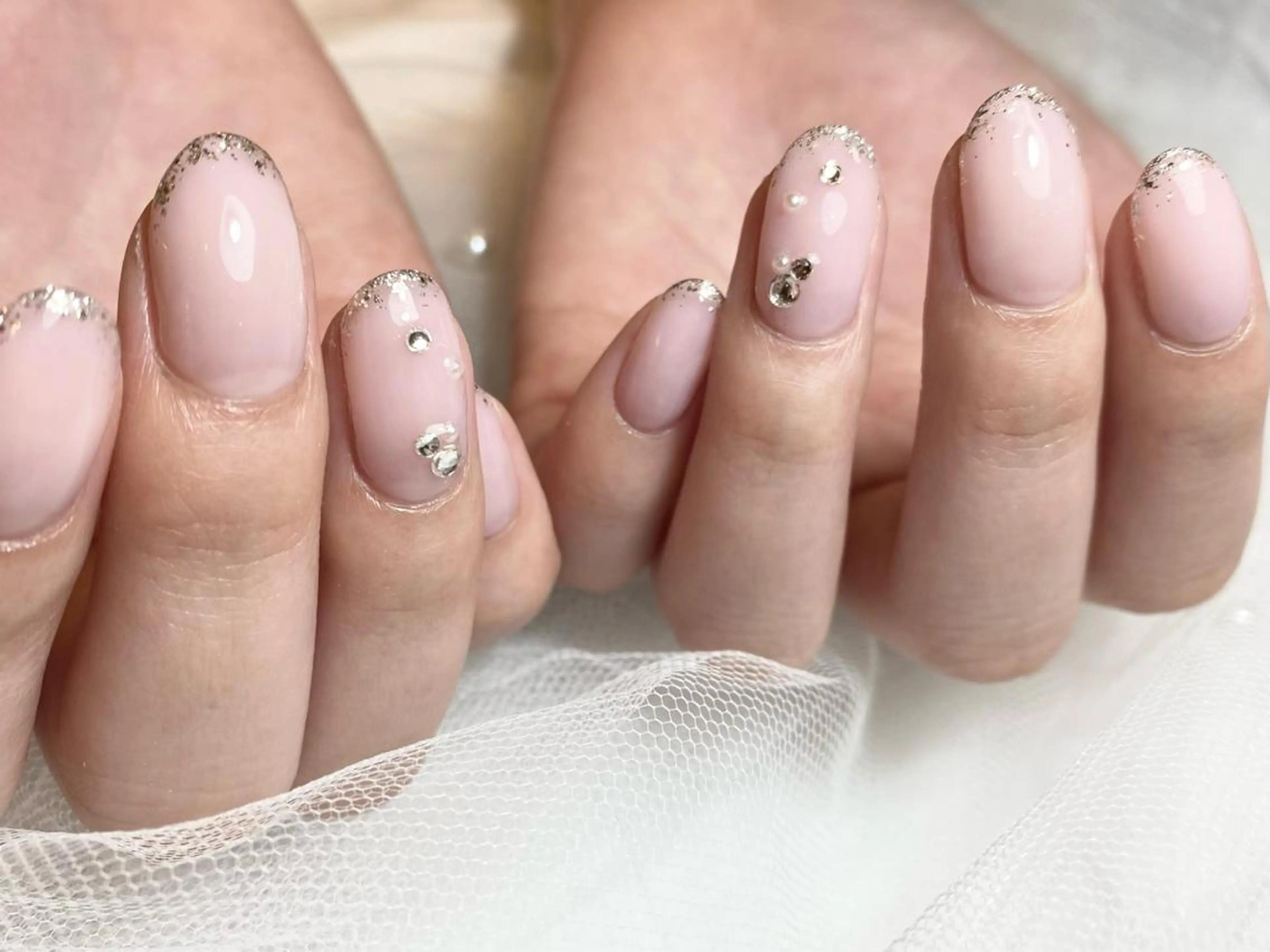 ネイル フレンチネイル ラメ(グリッター) ハンドネイル パラジェル認定サロン　ネイルケア&スパ　Lovin所属・Lovin _ryukaのネイルデザイン