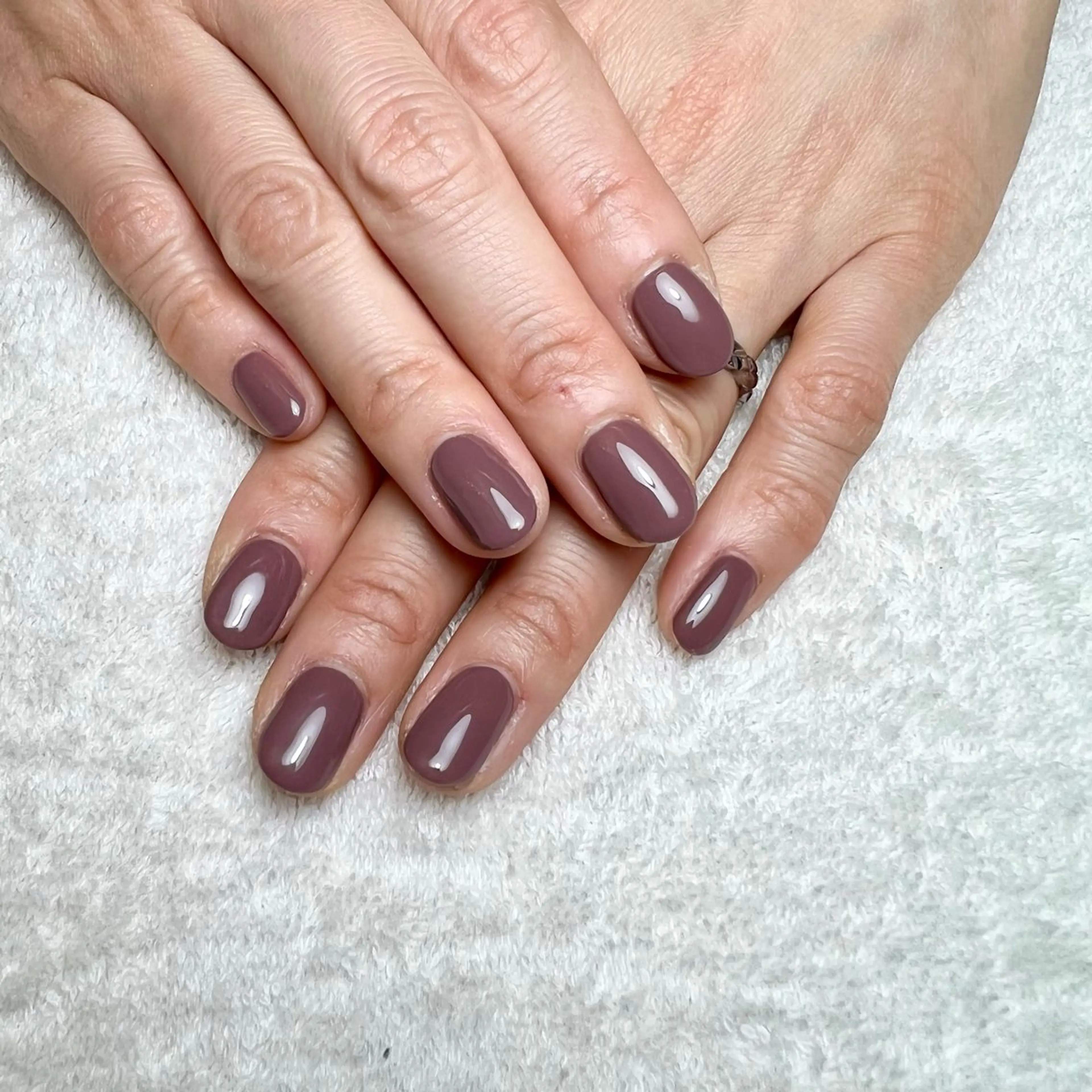 ネイル ブラウン ワンカラーネイル シンプルネイル ハンドネイル COCO+所属・COCO +のエステ・リラクイメージ