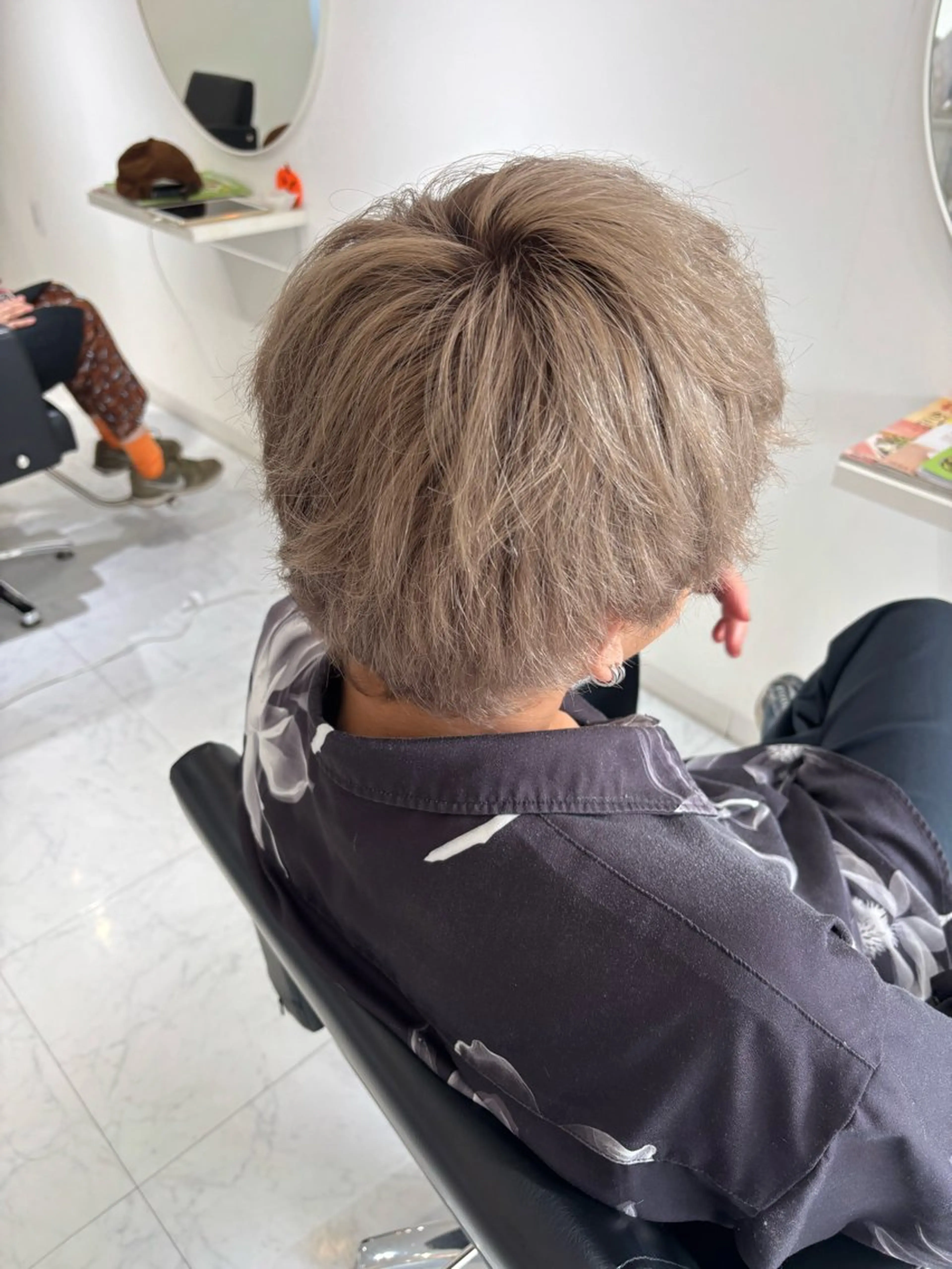 ショート カラー ブリーチ  ︎︎ YOSHINOのヘアスタイル