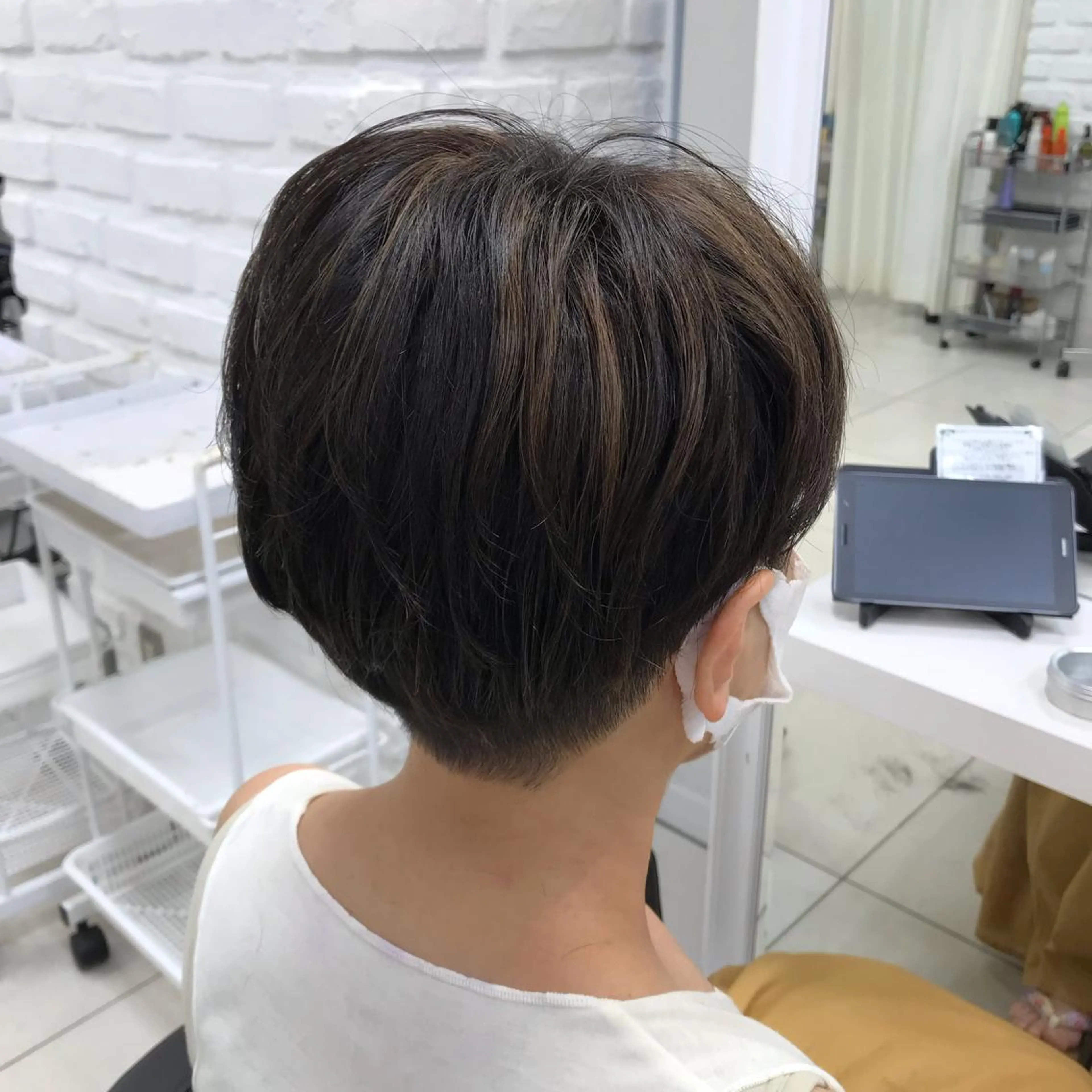 ショート カラー ハイライトカラー ハイライト カット ヘアカラー トリートメント 暖色カラー🌹 中山由梨のヘアスタイル