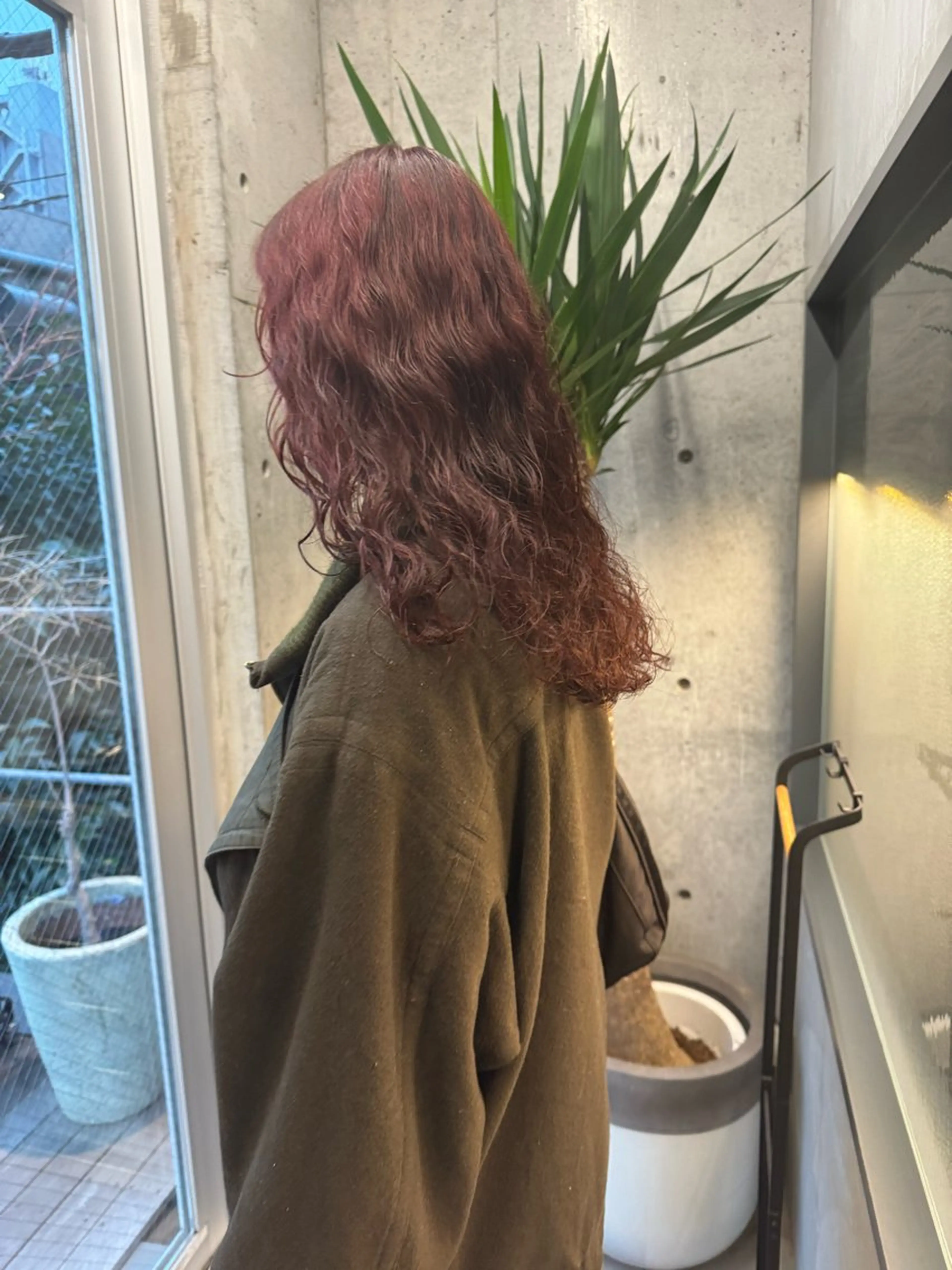 ミディアム カラー パーマ ミディアムパーマ ボルドーカラー ブラウンカラー プードルパーマ 🌈前田 ジュンのヘアスタイル