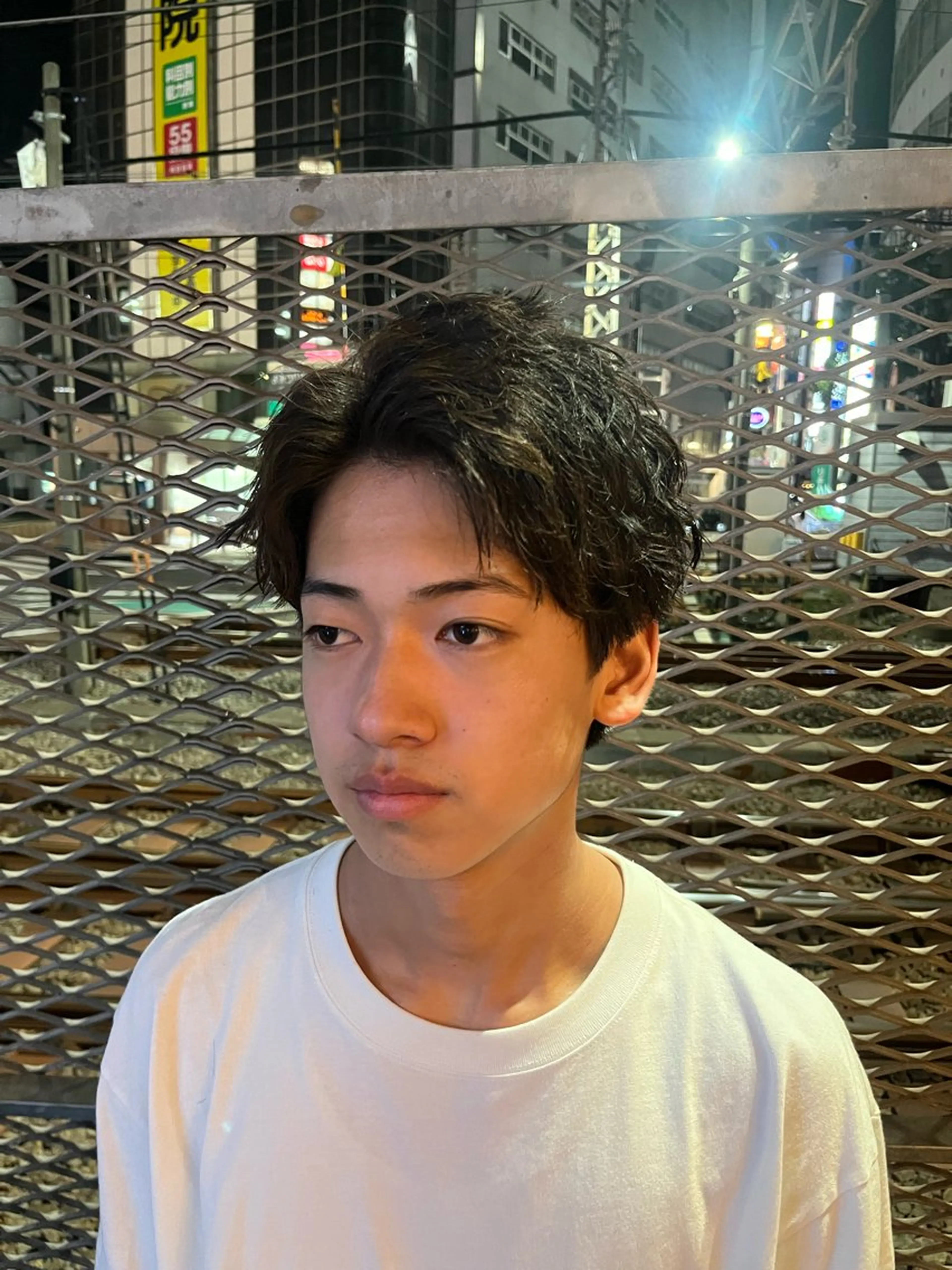 メンズ アイブロウ スパイキーショート カット カルマ・ニュアンス パーマ　須田龍世のヘアスタイル