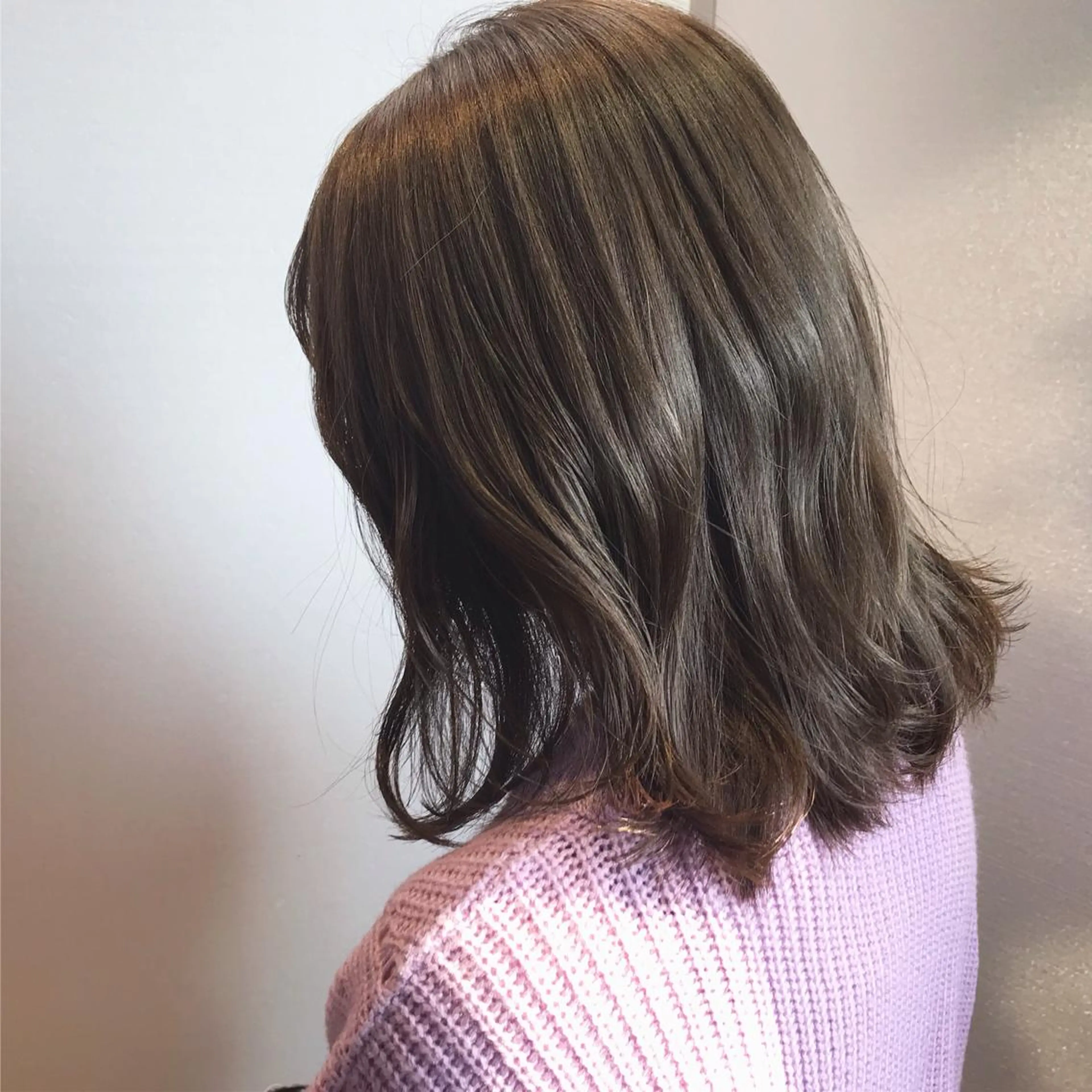 ミディアム カラー ベージュカラー 透明感カラー ミルクティーベージュ 【Uneユヌ】菊地 春那のヘアスタイル