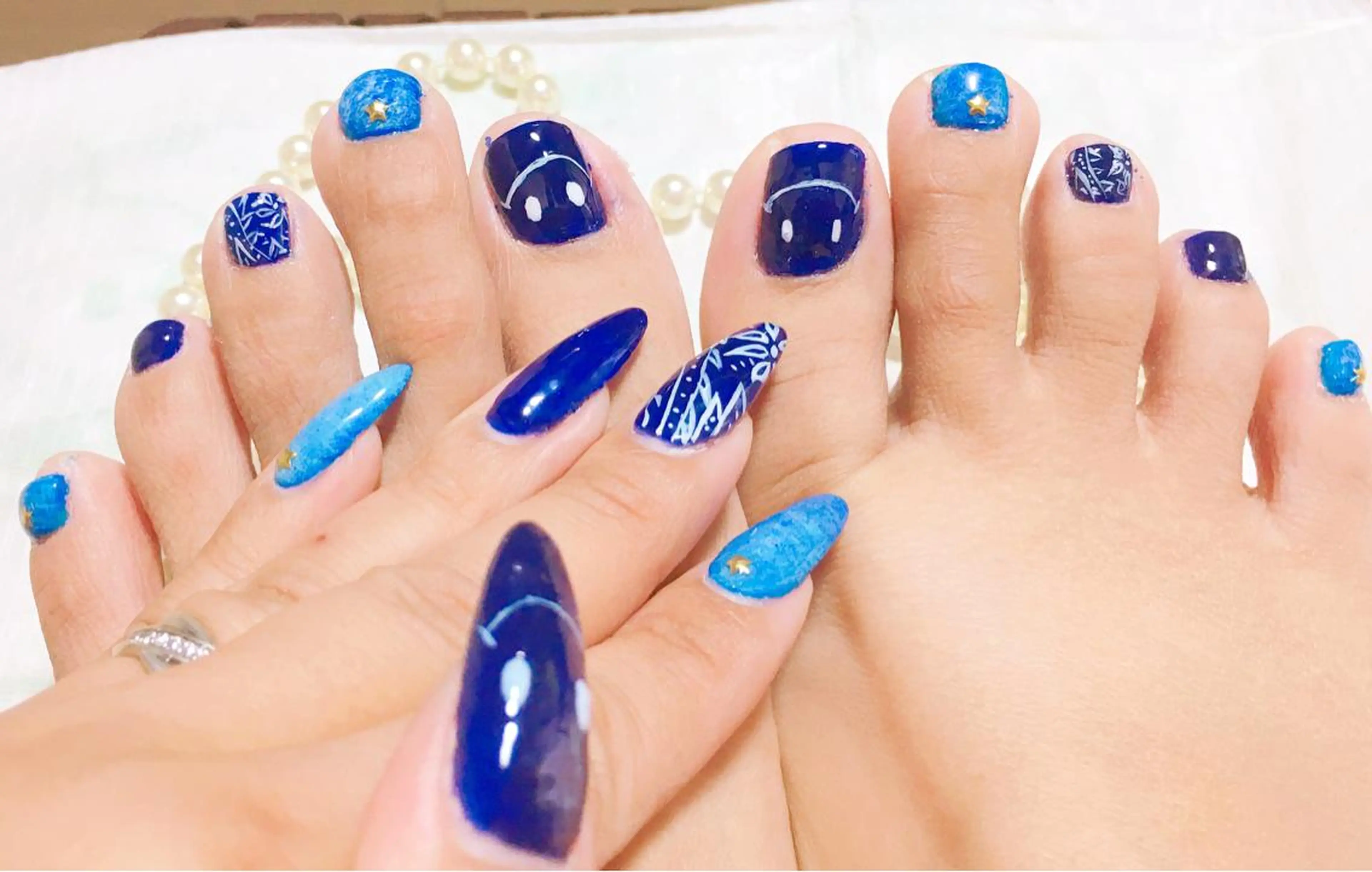 ネイル フットネイル おそろいネイル ハンドネイル フットネイル ネイルサロン HARRYS所属・ネイル･脱毛サロン HARRYSのエステ・リラクイメージ