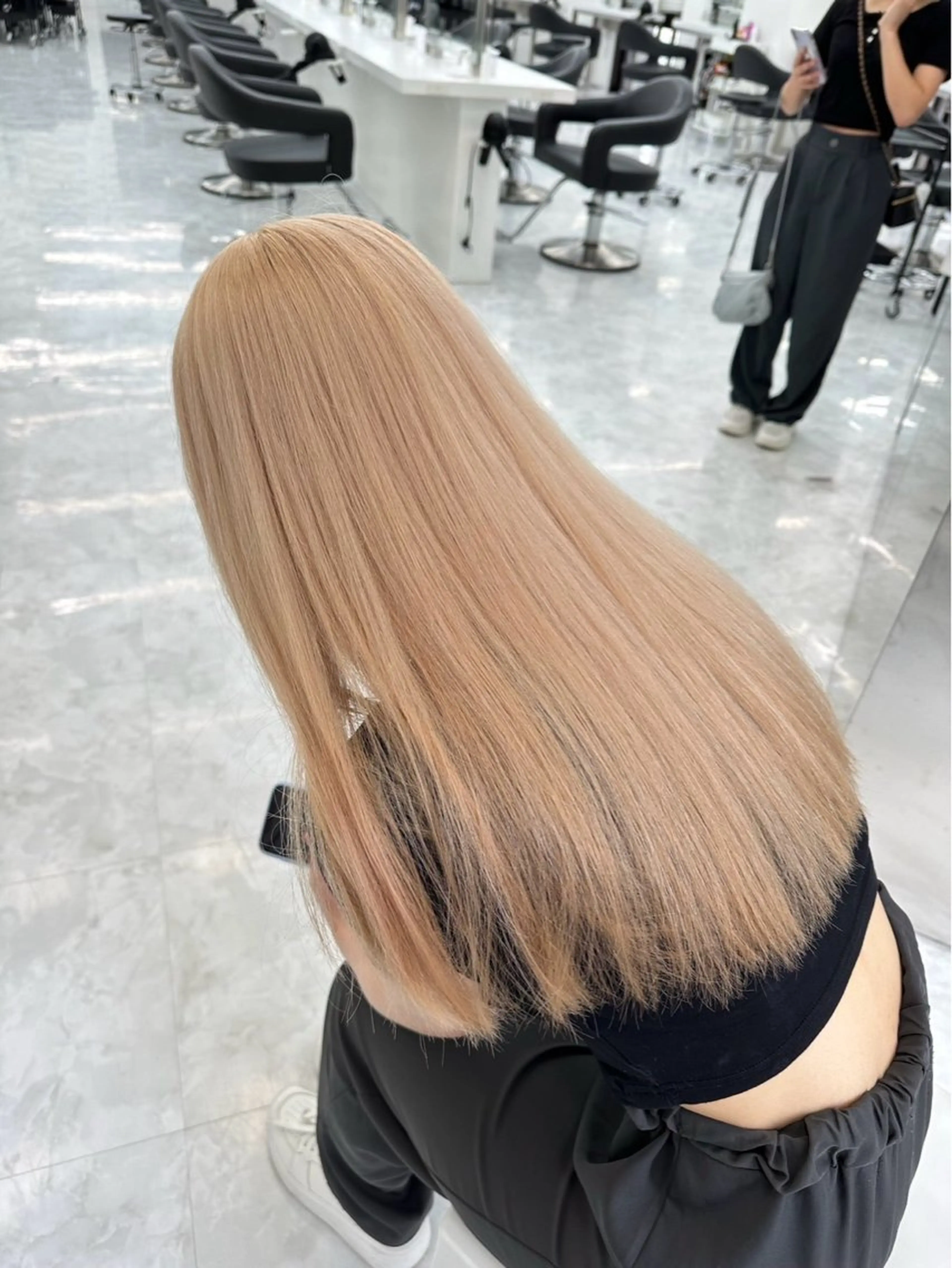 ロング カラー ベージュカラー ミルクティーベージュ 海外ガールヘア🤍 yuriaのヘアスタイル
