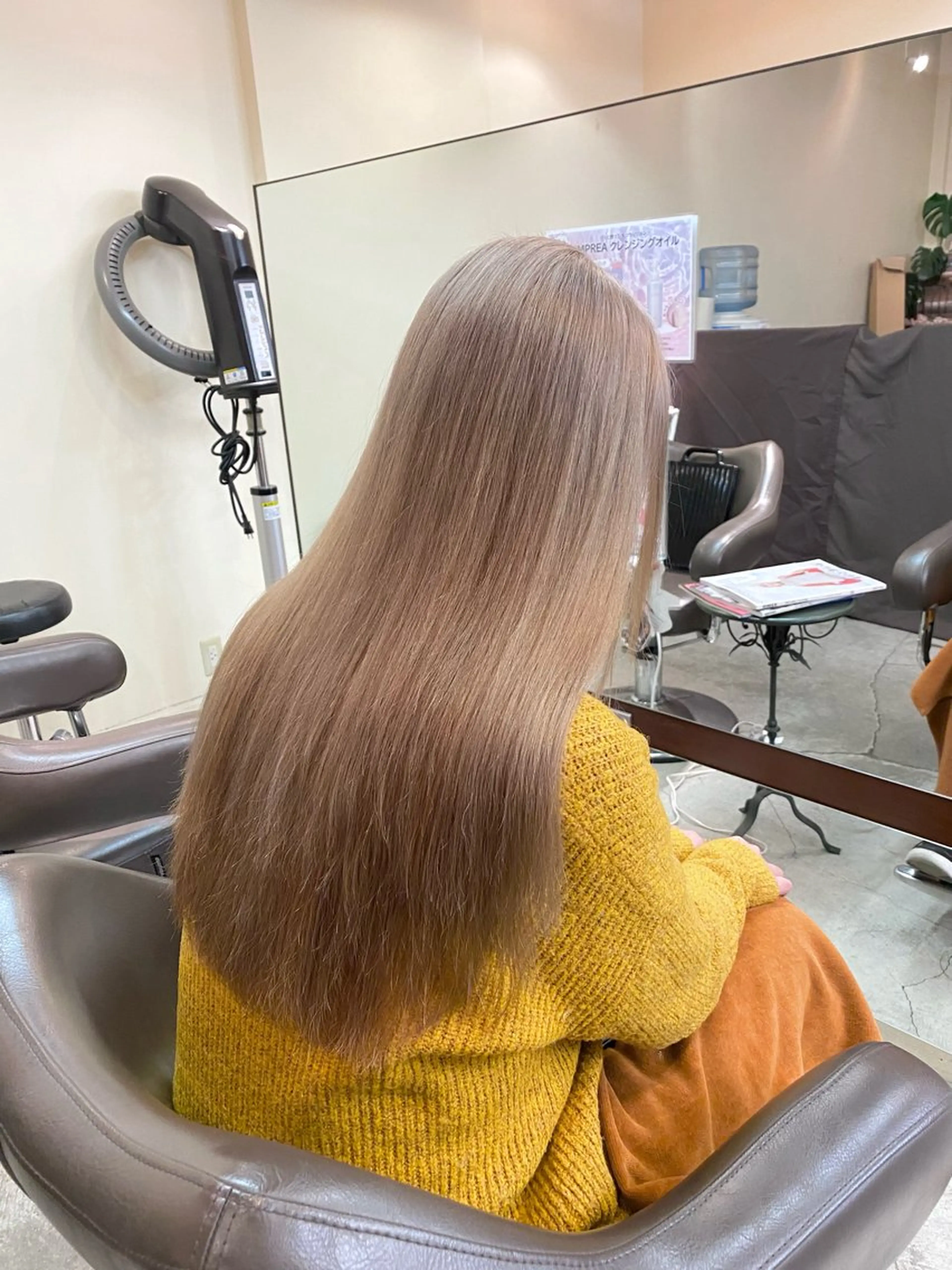 ロング カラー ベージュカラー ミルクティーベージュ HIKARIS 相川所属・ウチダ ユウヤのヘアスタイル