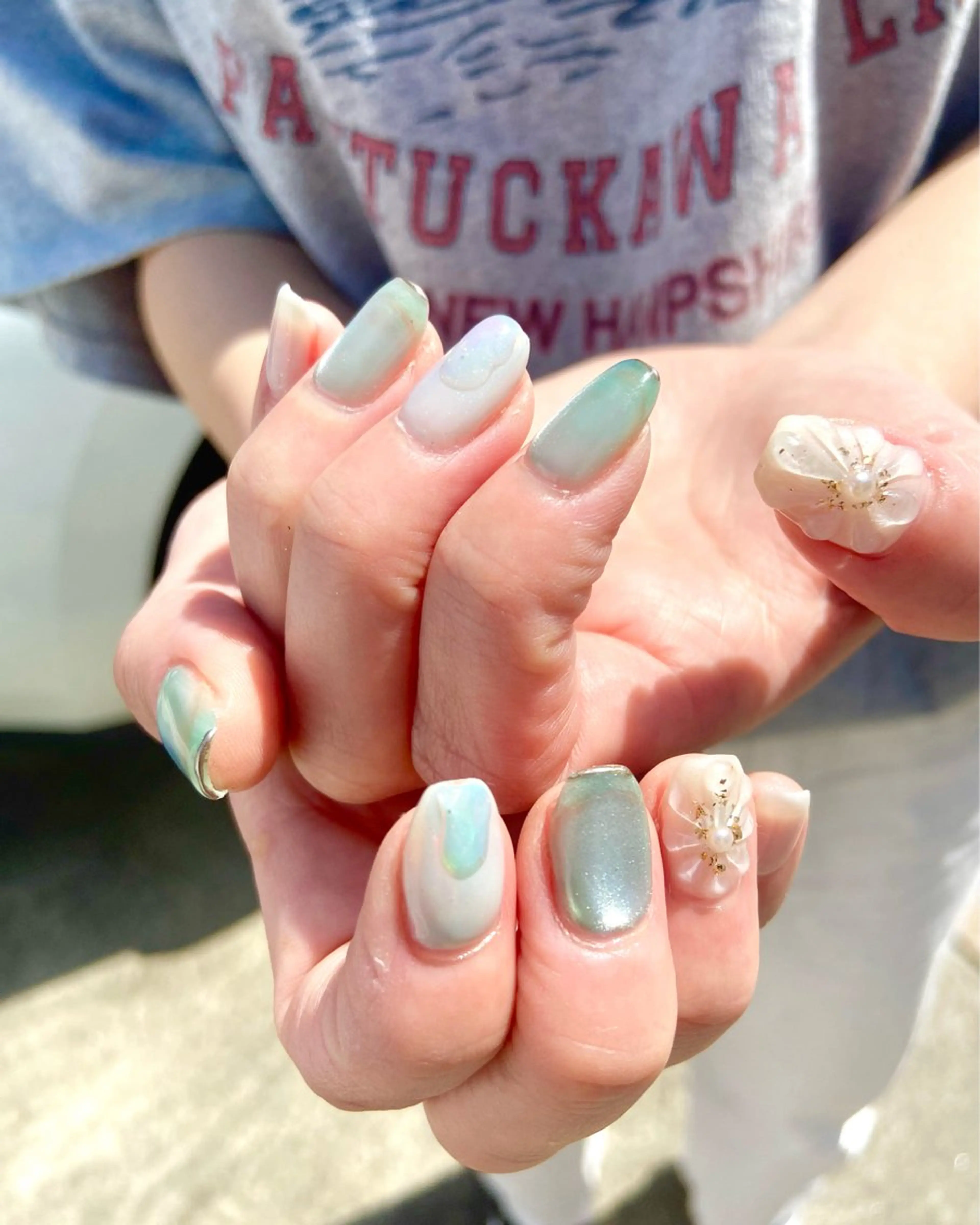 ネイル フラワーネイル 水色 ぷっくりネイル ハンドネイル nail_ kinaのネイルデザイン