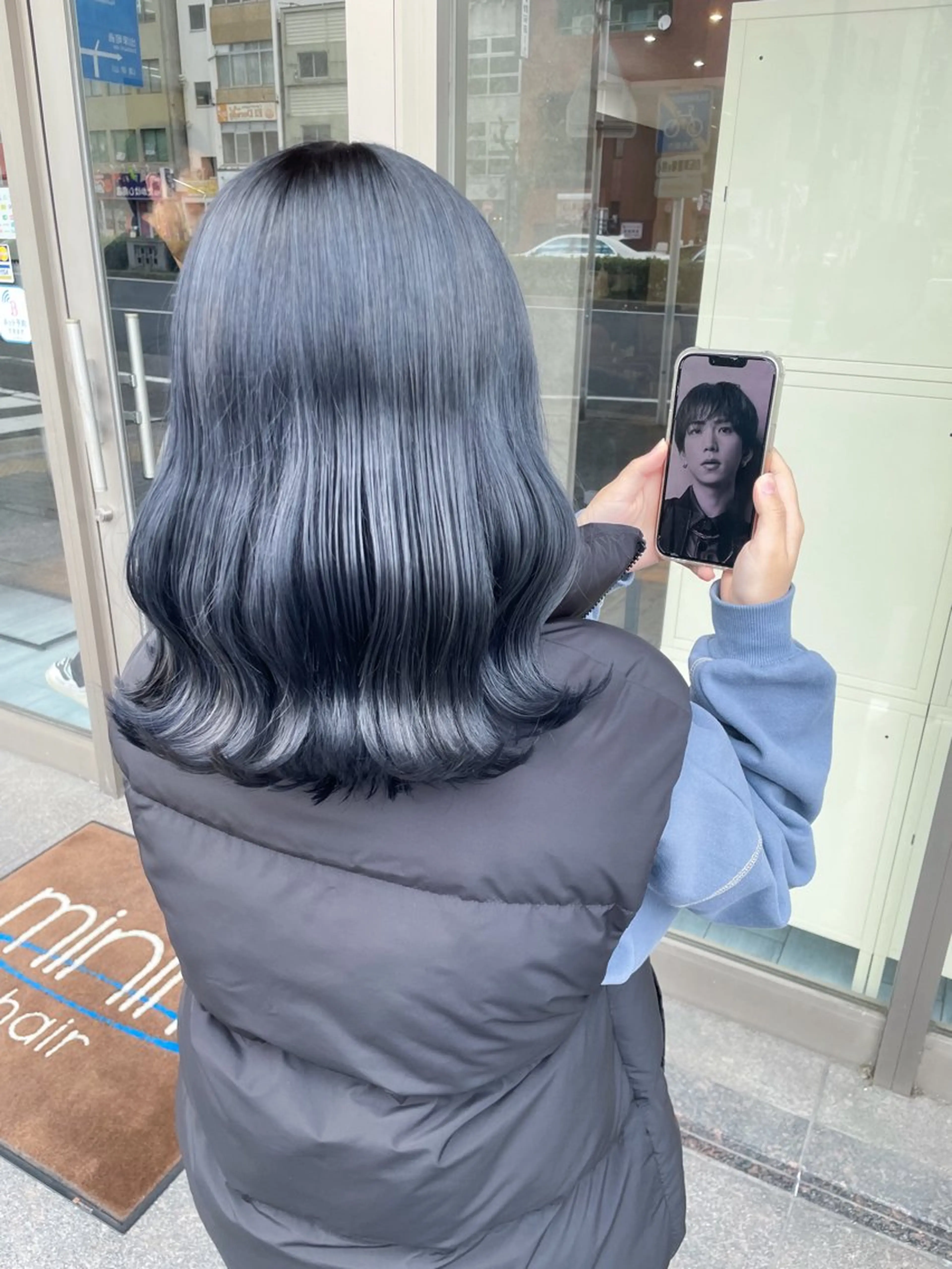 ミディアム カラー 黒髪 ブルーカラー ブルーブラック イワタ マハ/ minim hairのヘアスタイル
