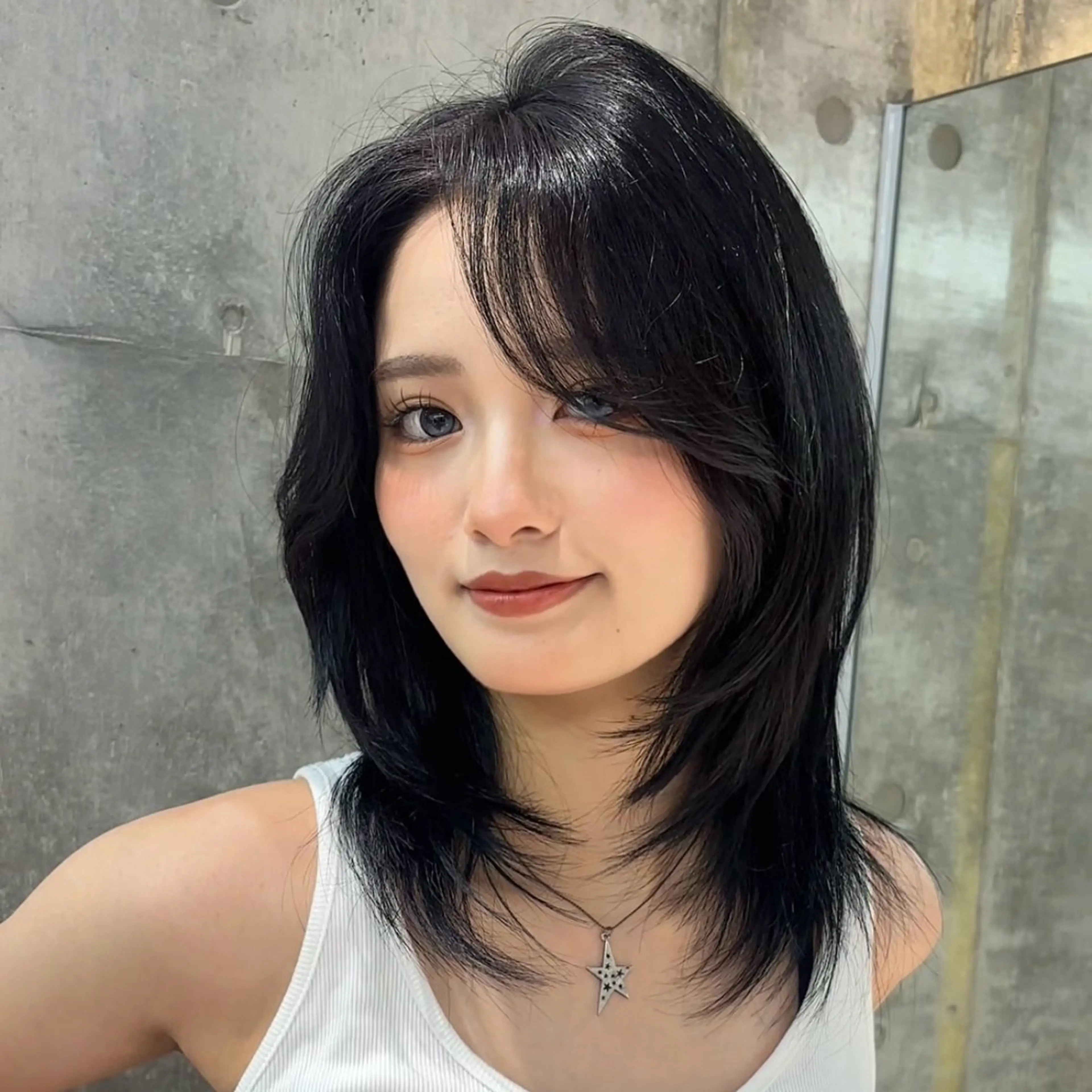 ミディアム カラー ミディアムレイヤー 伸ばしかけ レイヤーカット カット ヘアカラー トリートメント 🎀𝑆𝐴𝑅𝐴 /レイヤーカット🎀のヘアスタイル