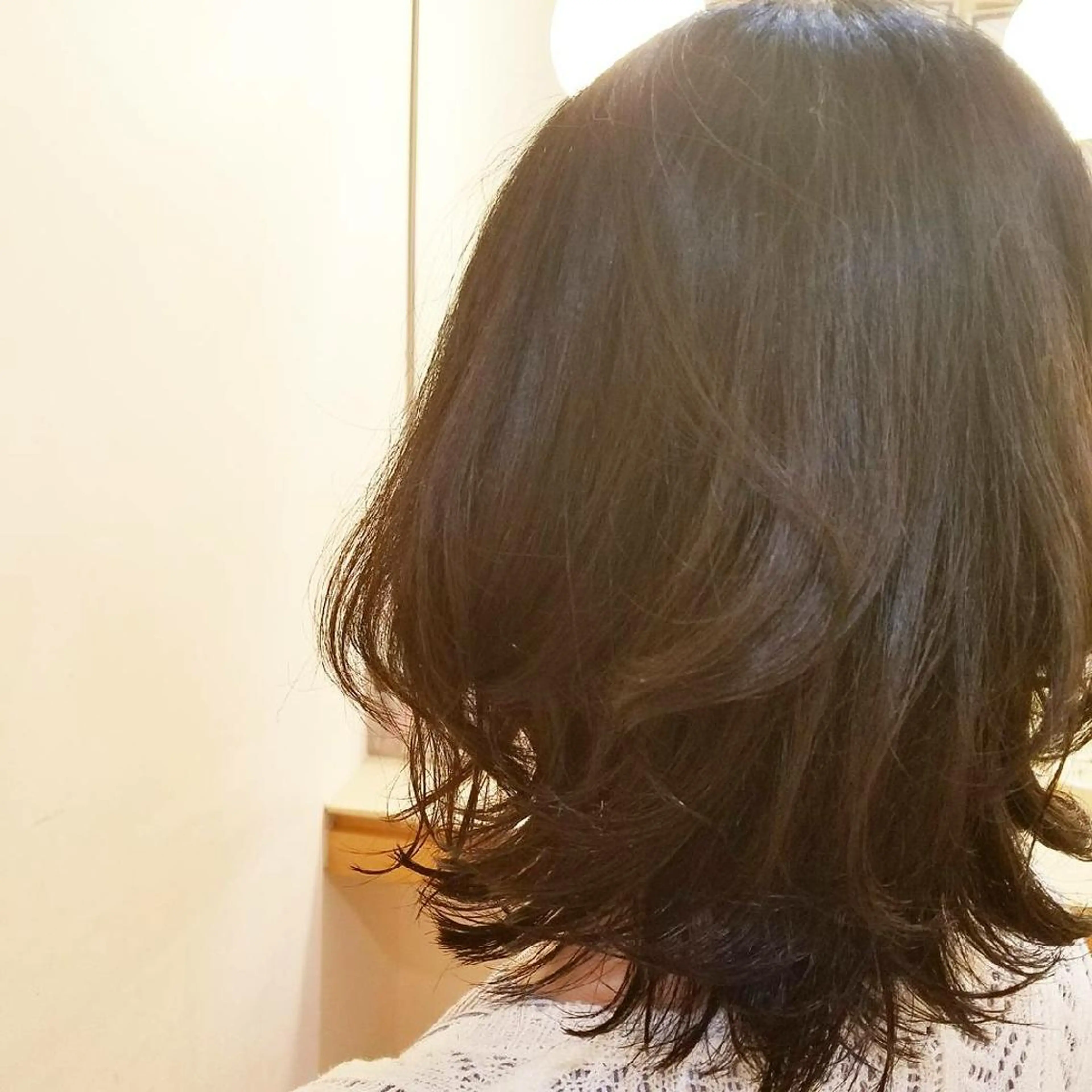 ミディアム レイヤーカット EMANON名古屋所属・美谷添(ミヤゾエ) まどか大人ヘアサロンのヘアスタイル