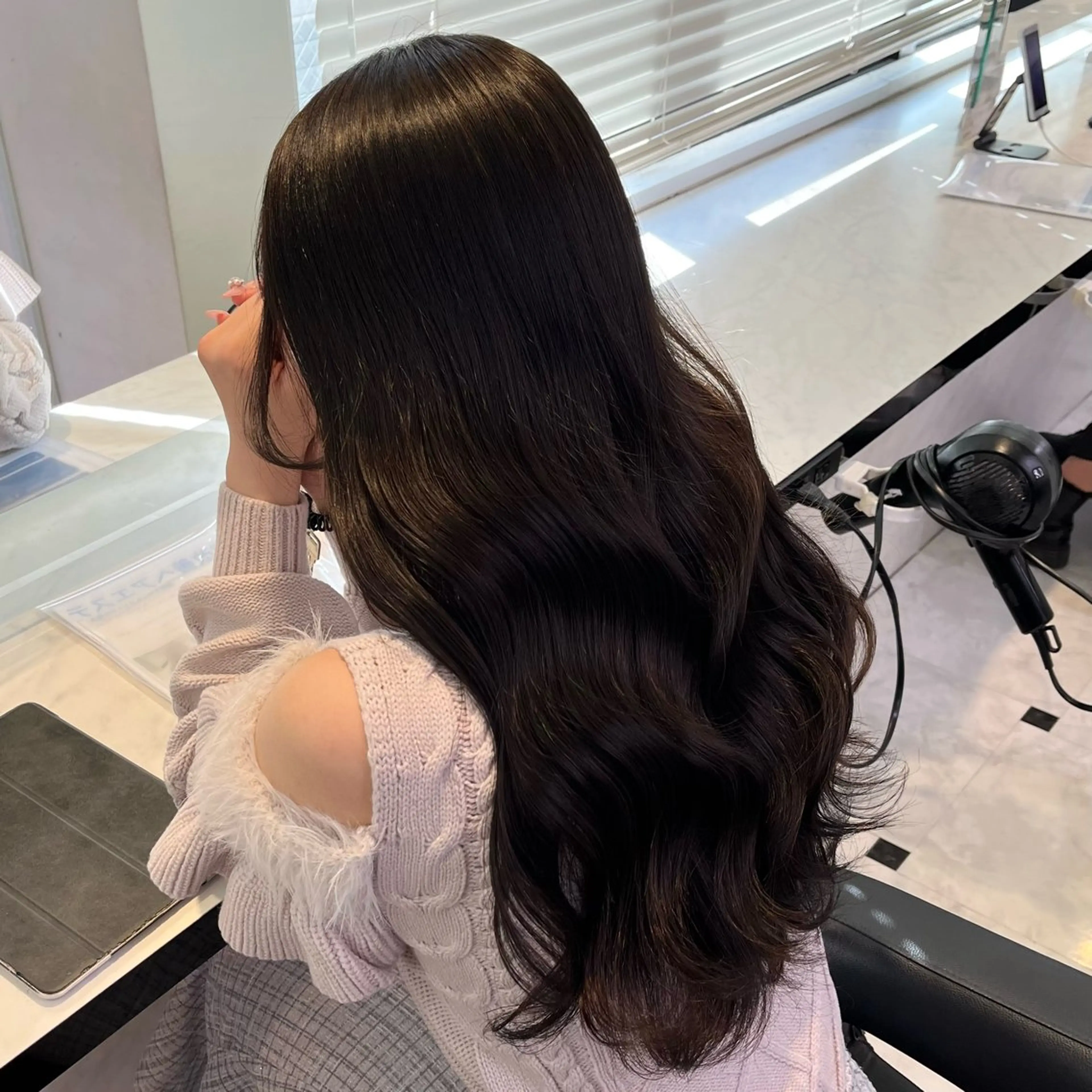 セミロング カラー ヘアアレンジ 🍒透明感カラー🌨 🥕ハイトーンカラーのヘアスタイル