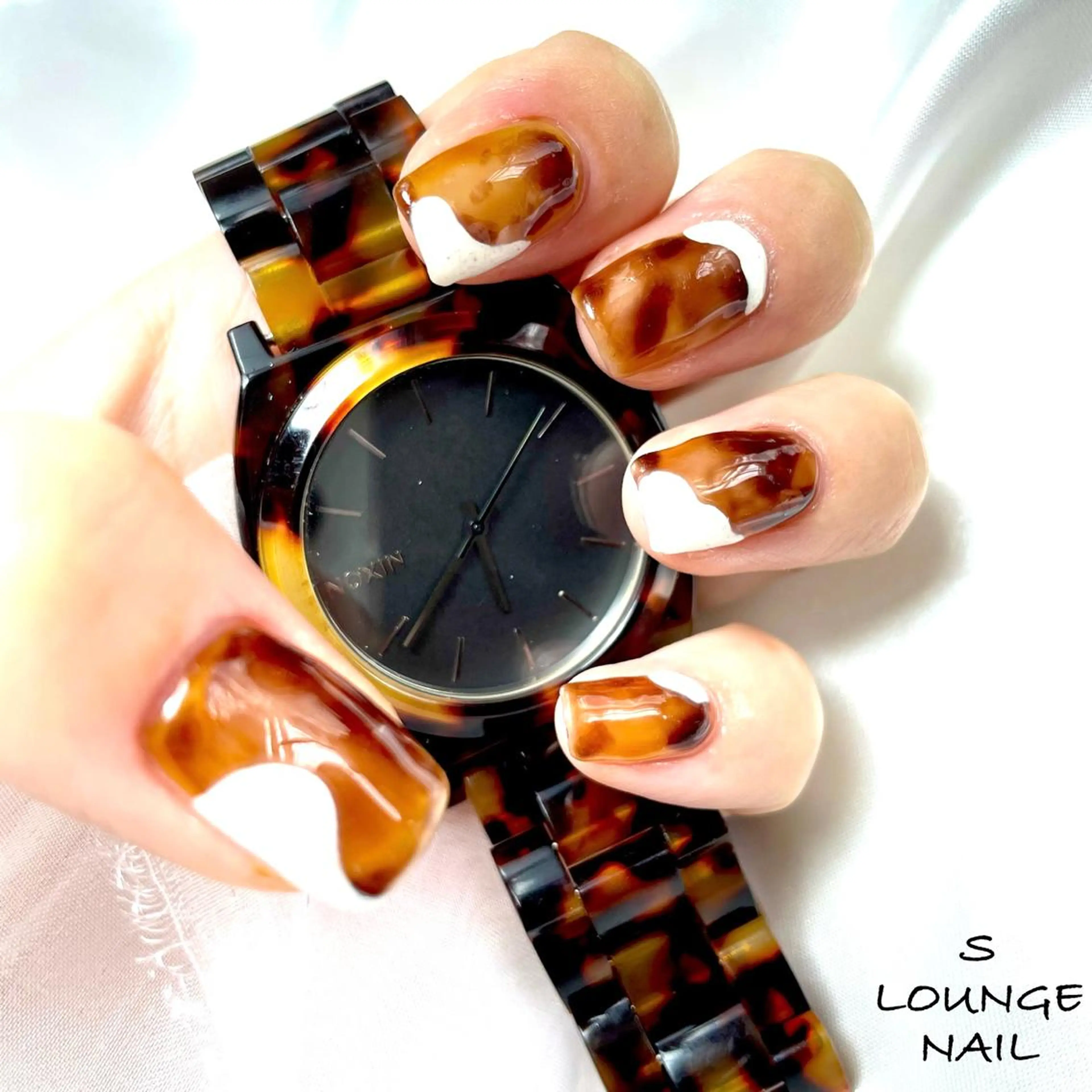 ネイル べっ甲ネイル ニュアンスネイル フットネイル S LOUNGE NAIL所属・パーツたくさん🍓 SUMIのネイルデザイン