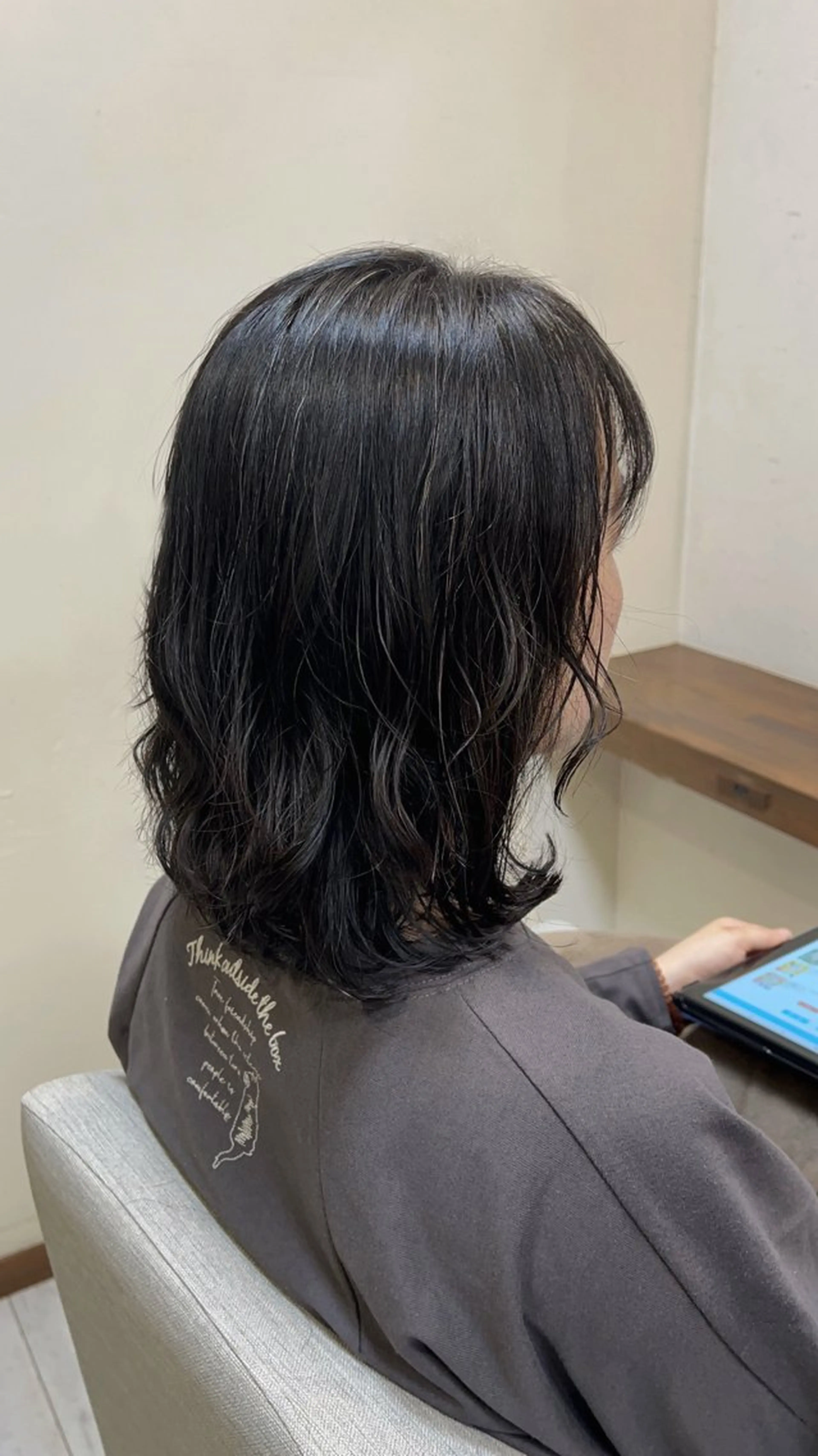 ミディアム パーマ ミディアムパーマ カット パーマ amiehairroom所属・むらたナチュラルパー マ🌀透明感カラーのヘアスタイル