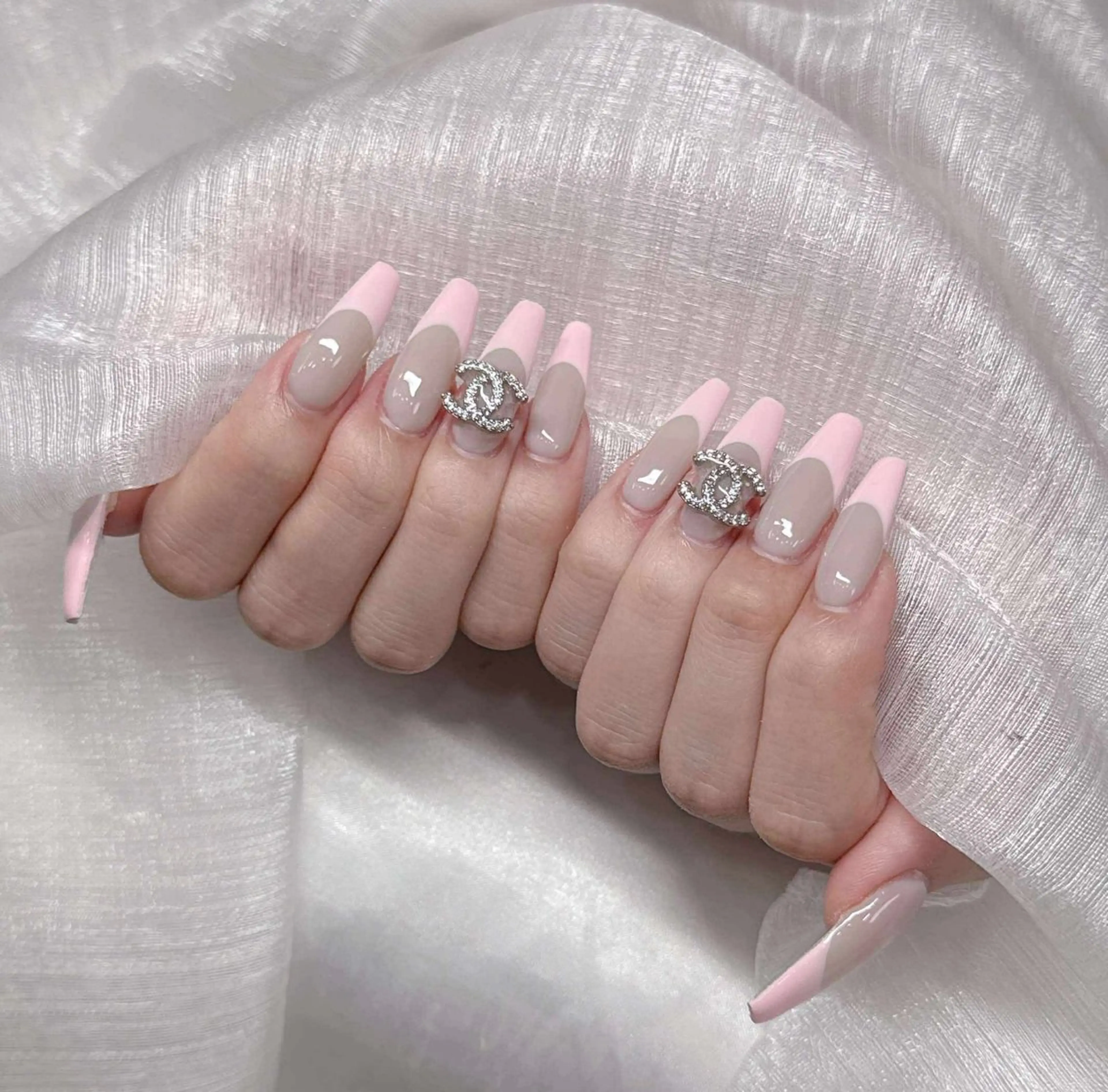 ネイル 長さ出し グラデーション 卒業式 キラキラネイル マグネットネイル ハンドネイル Lee Nailsのネイルデザイン
