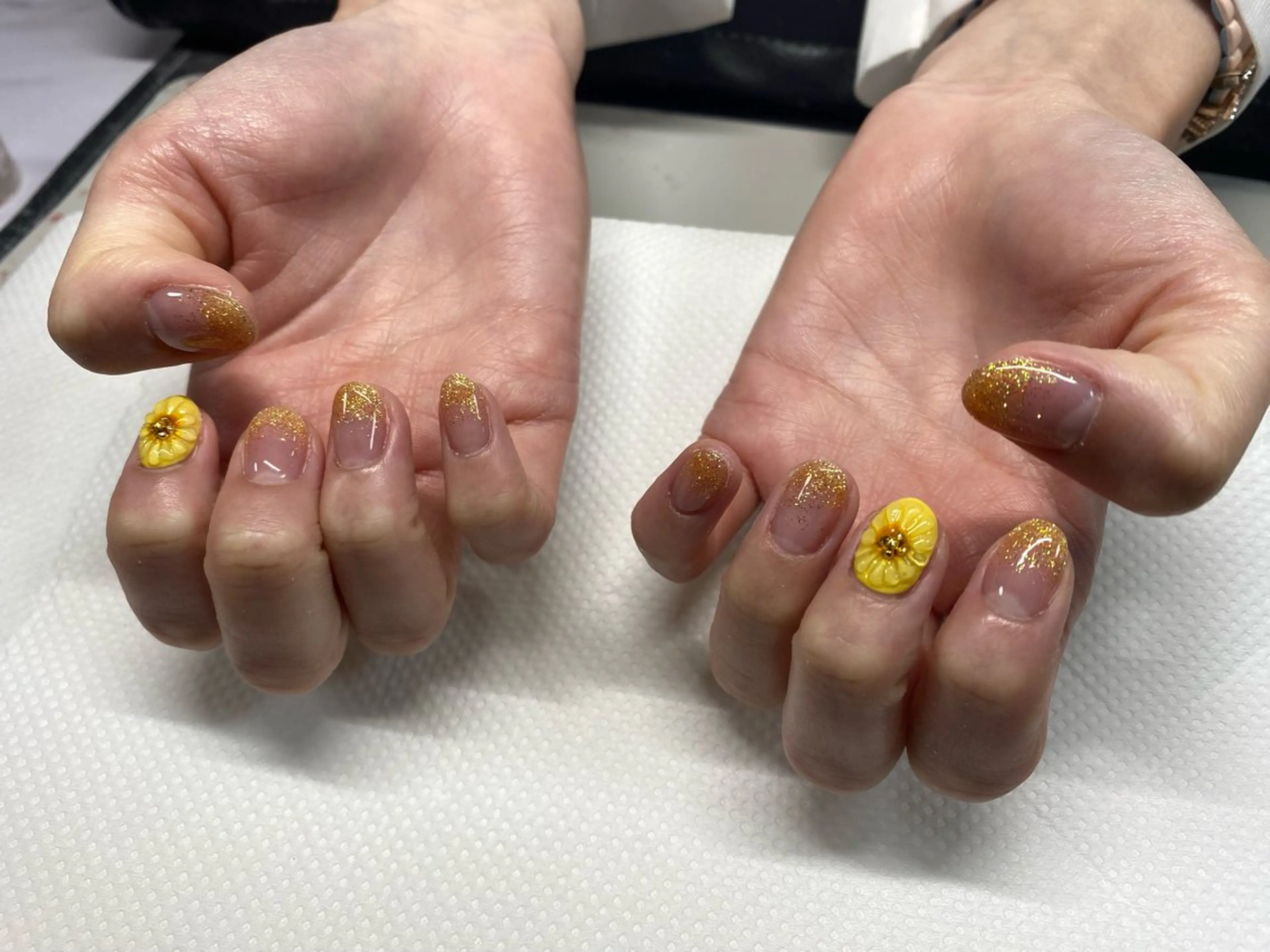 ネイル クリアネイル フラワーネイル ゴールド ラメ(グリッター) ラメグラデーション free nail所属・K. Mのネイルデザイン