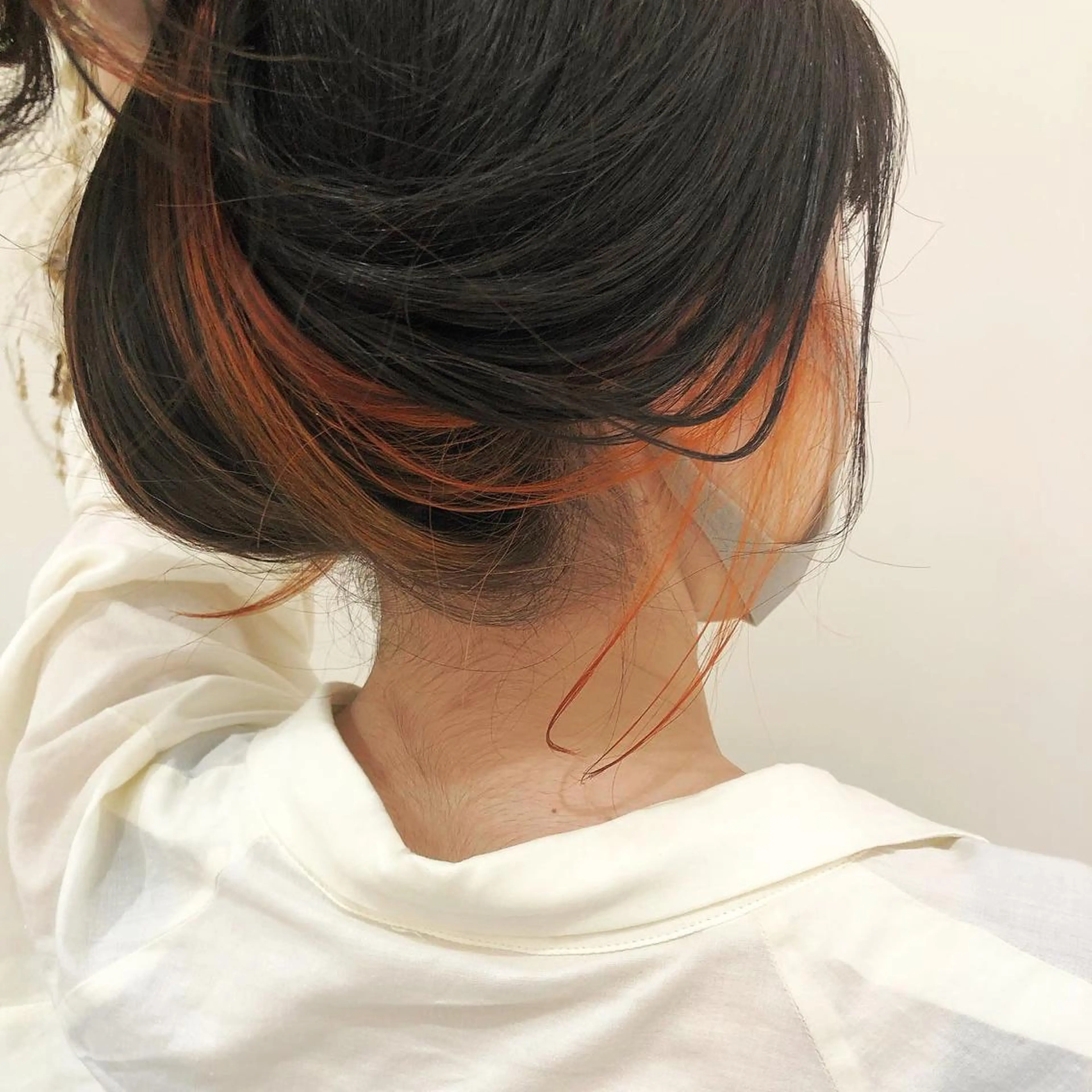 ロング カラー インナーカラー オレンジ カット ヘアカラー トリートメント プレイングカラー🤍 細めハイライトのヘアスタイル