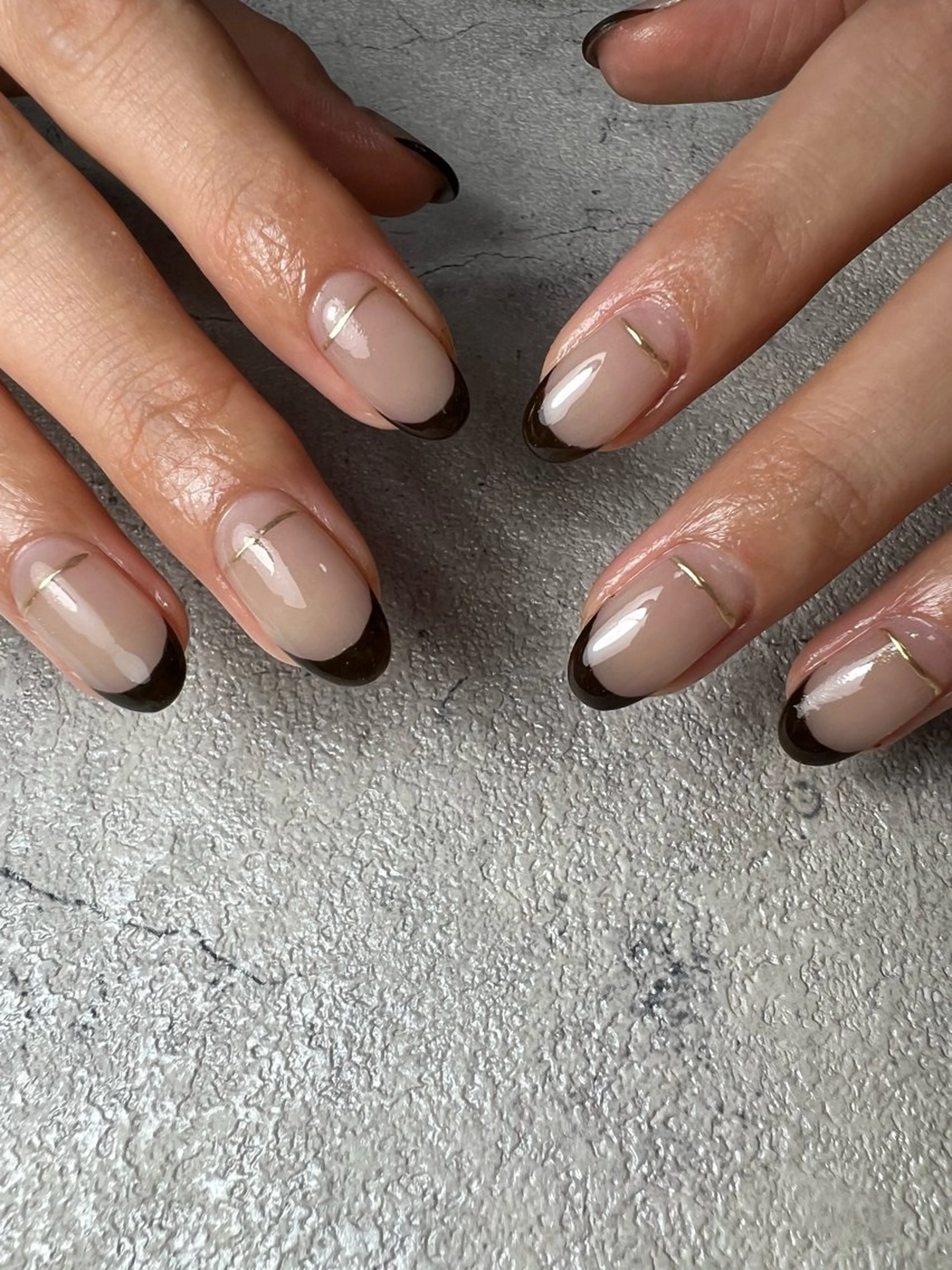 ネイル ブラウン フレンチネイル ジェルネイル 持ち込み オフィスネイル flowers nailのネイルデザイン
