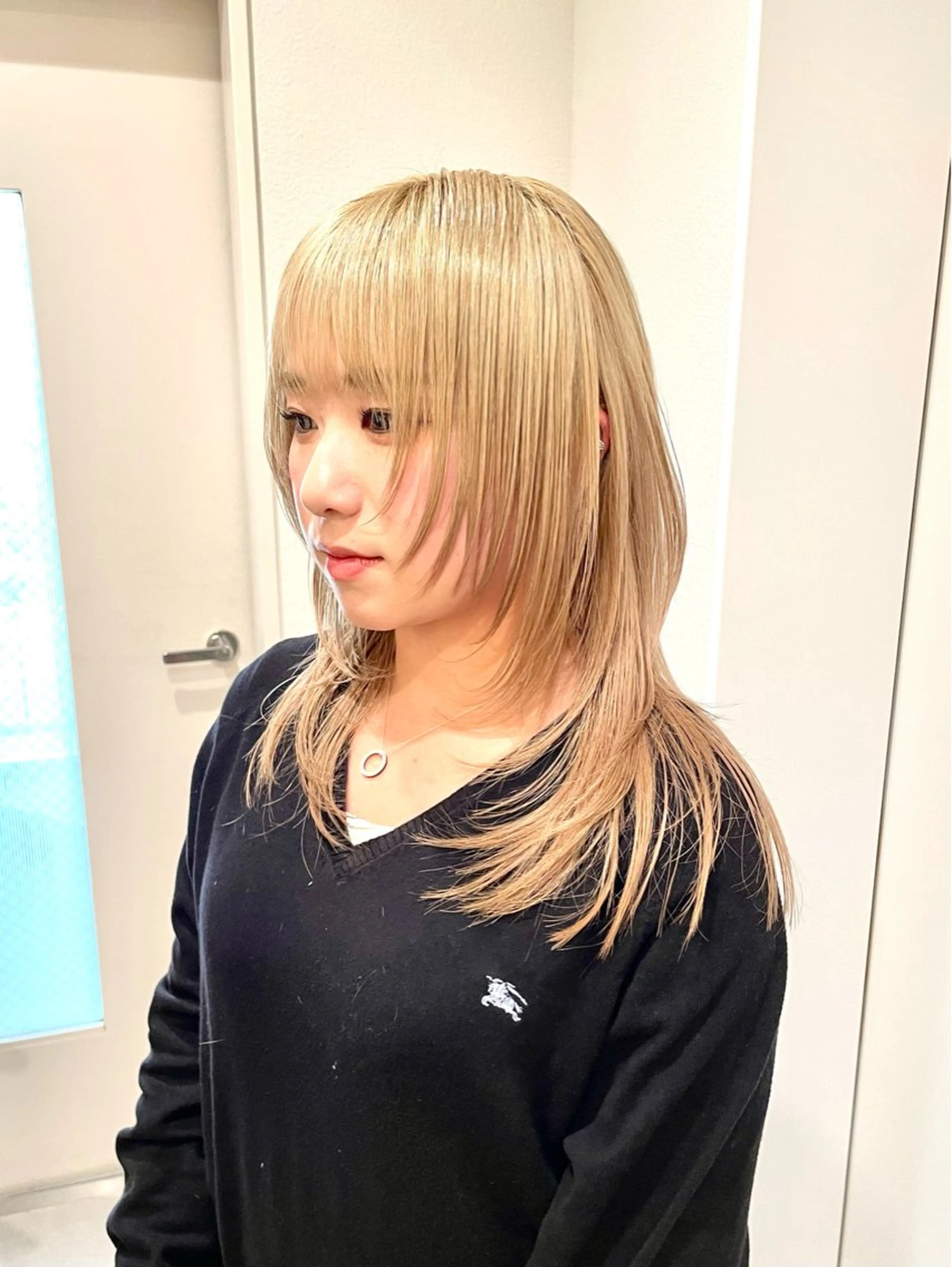 ミディアム 顔まわりレイヤー 顔周りカット レイヤーカット カット トリートメント ハイトーン/レイヤー /ウルフ⭐️永田⭐️のヘアスタイル