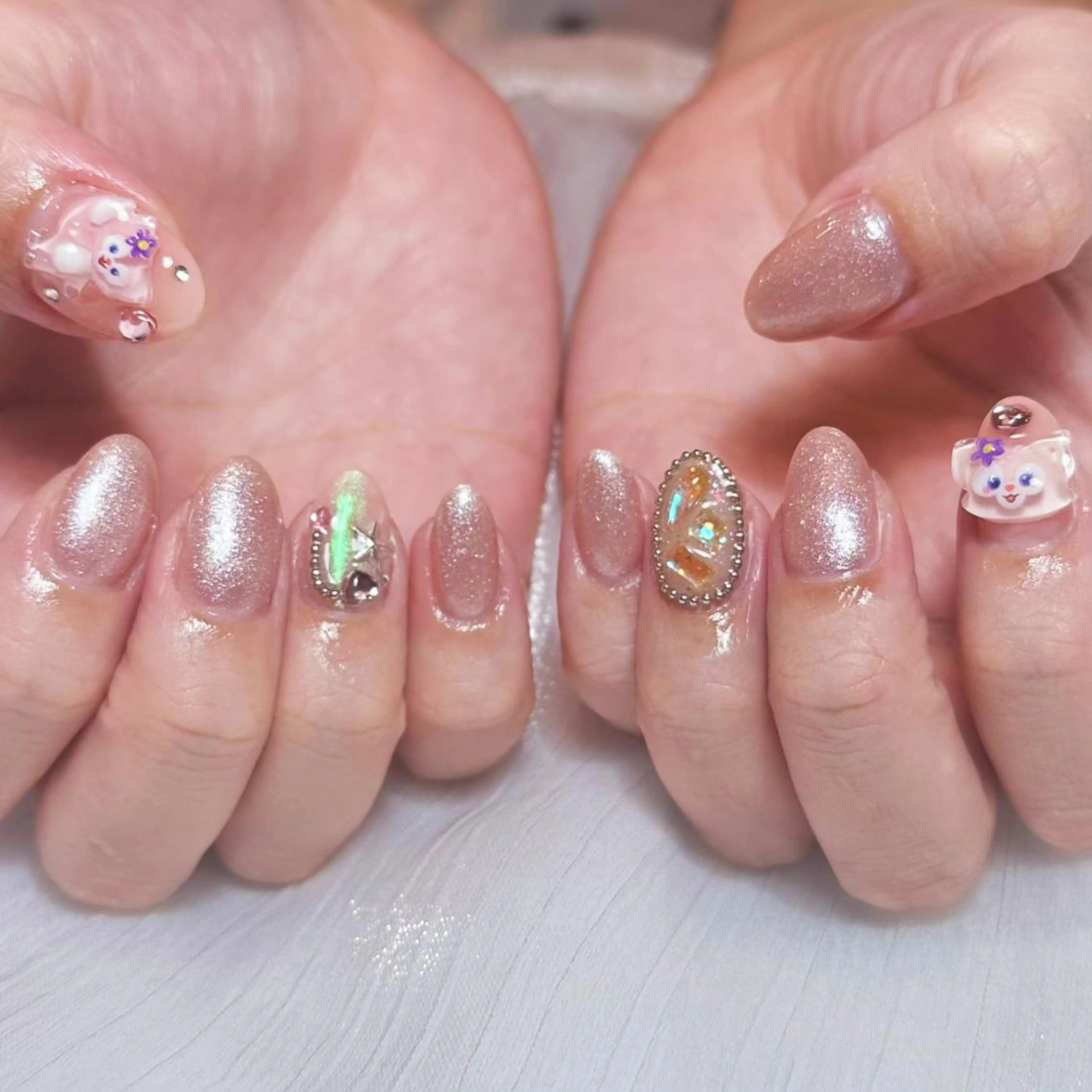 ネイル アートネイル オーロラネイル ガーリー キラキラネイル 韓国ネイル ハンドネイル DIAMOND 💅のネイルデザイン