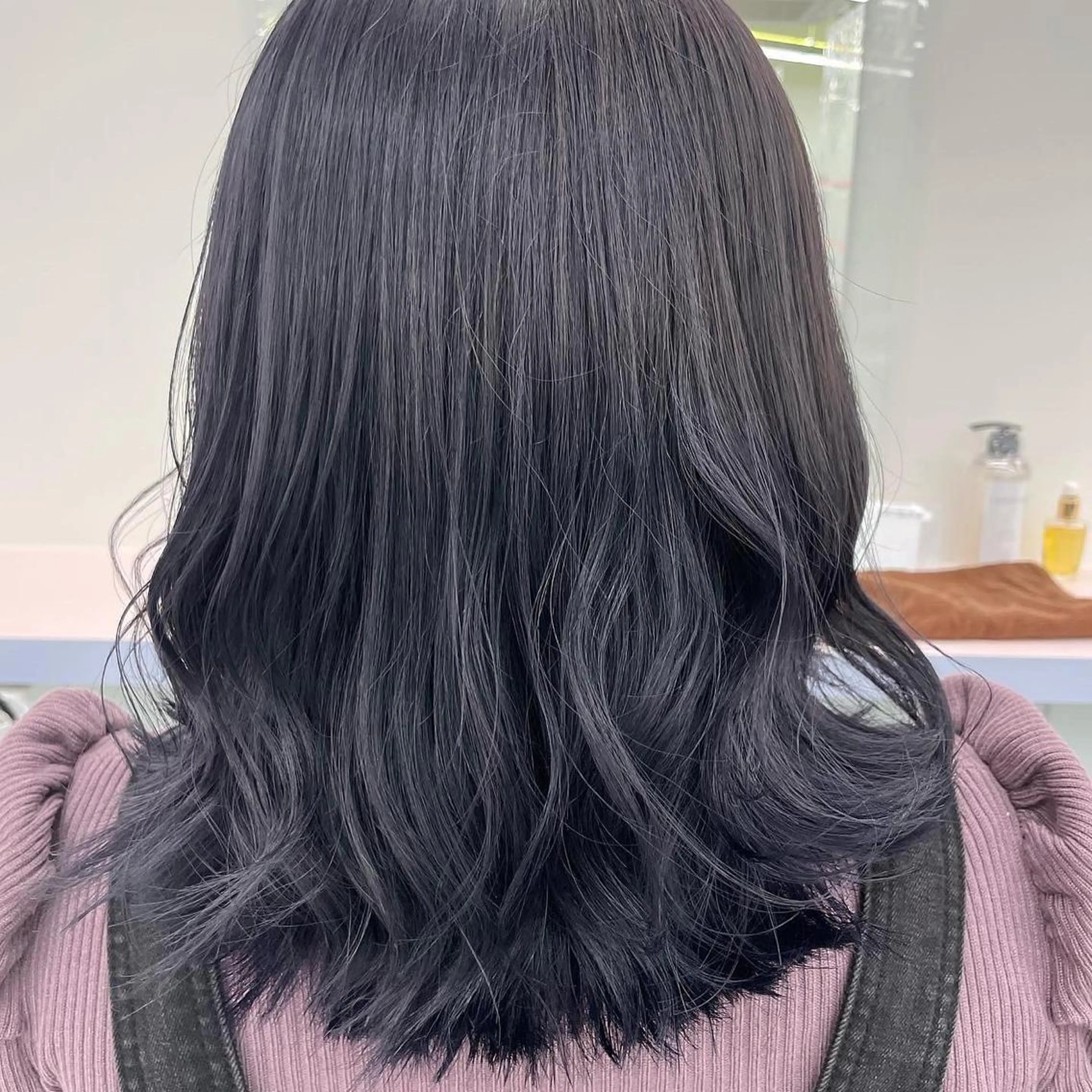 ミディアム カラー アッシュ ブルーカラー ブルーアッシュ ヘアカラー トリートメント 🫧ハイトーン🫧 ベージュ🫧徹哉のヘアスタイル