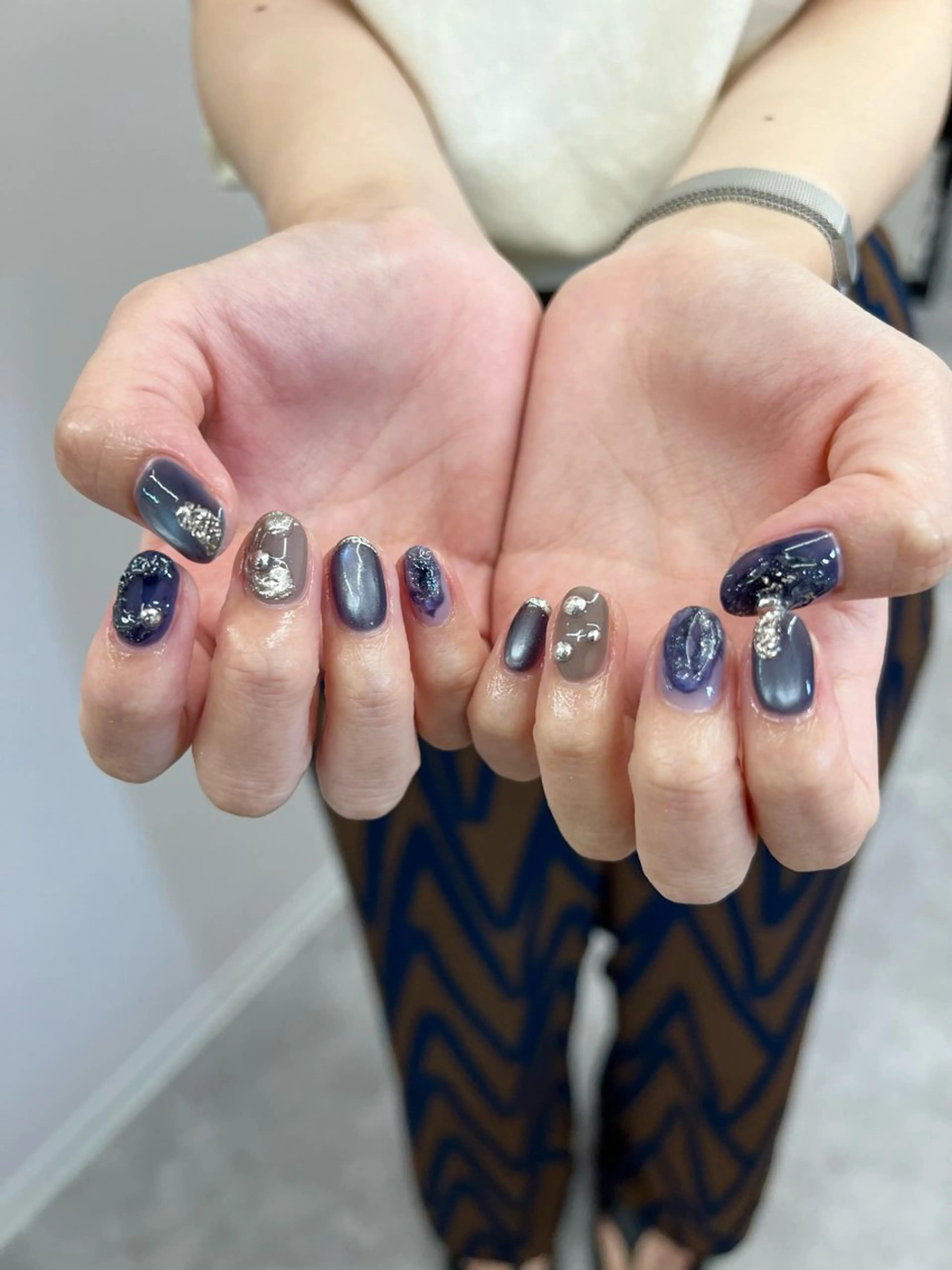 ネイル ジェルネイル キラキラネイル マグネットネイル ネイビー ニュアンスネイル ハンドネイル ハンドケア Bana_ Nailのネイルデザイン