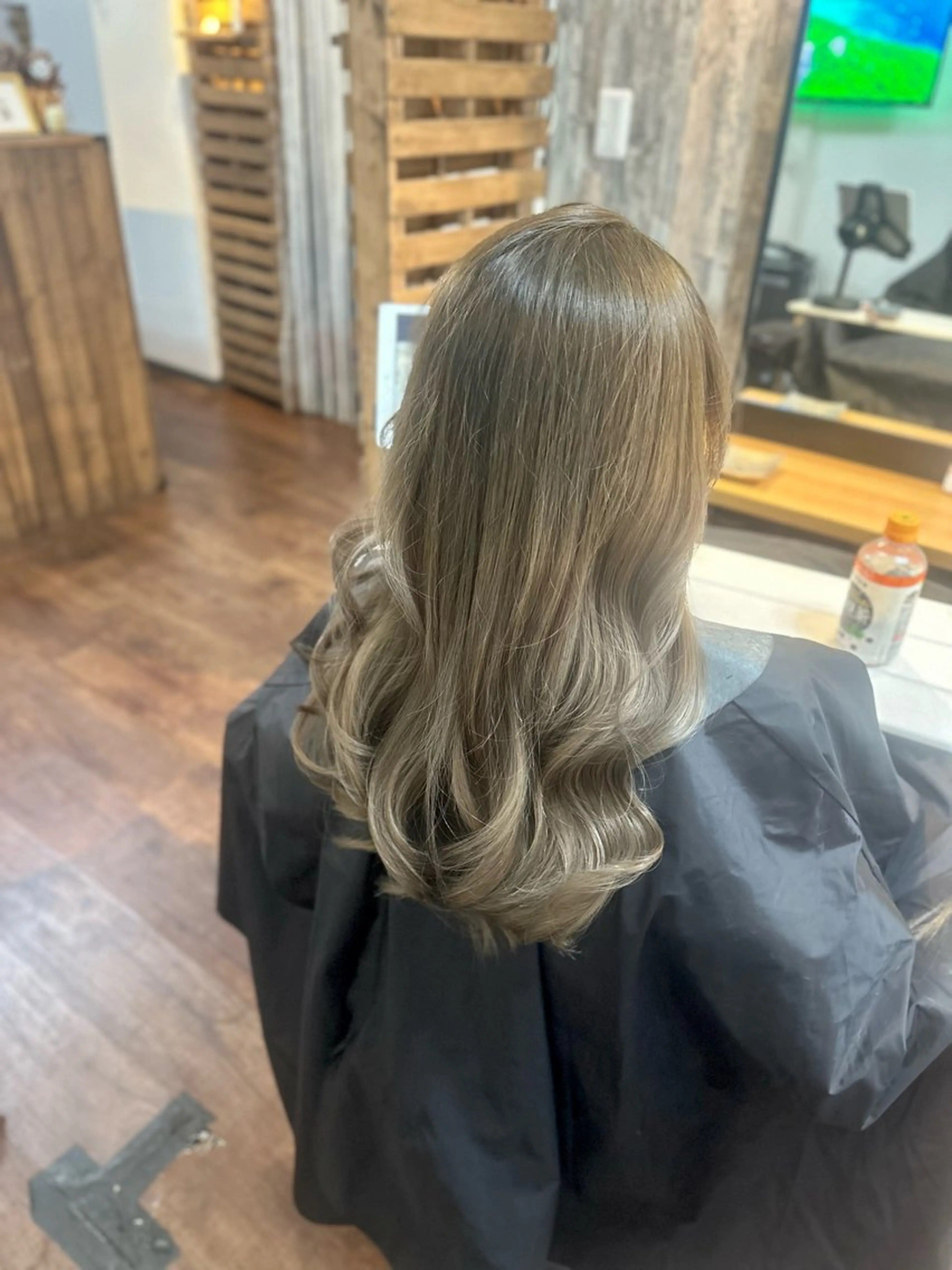 ロング カラー ブリーチ グレージュ カット ヘアカラー トリートメント Lizir ルズィール所属・Luzir⭐︎ GEN⭐︎のヘアスタイル