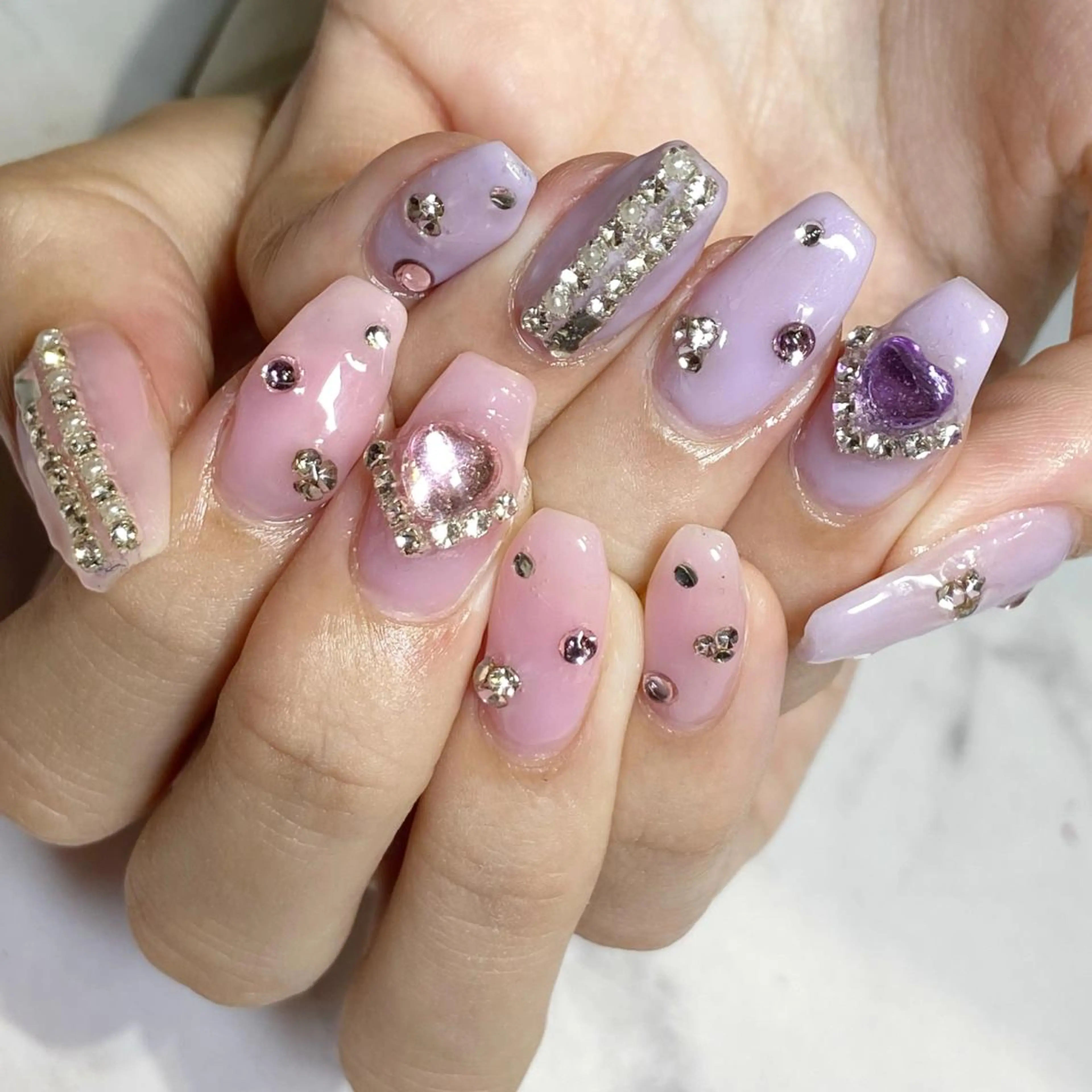 ネイル ジェルネイル YUN 💅のネイルデザイン