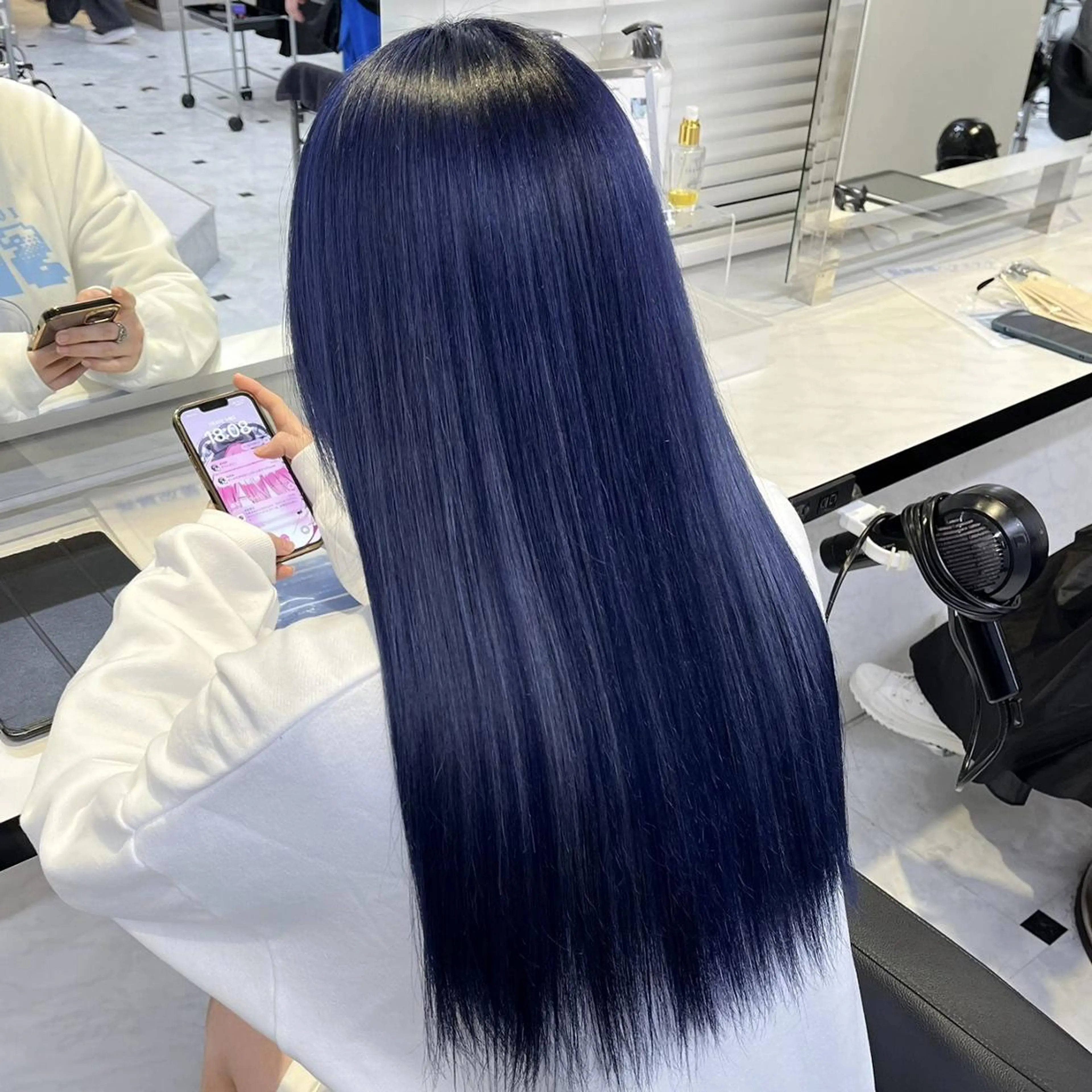 カラー ロング ヘアカラー 💙ハイトーン韓国風 色白ヘア💙manaのヘアスタイル