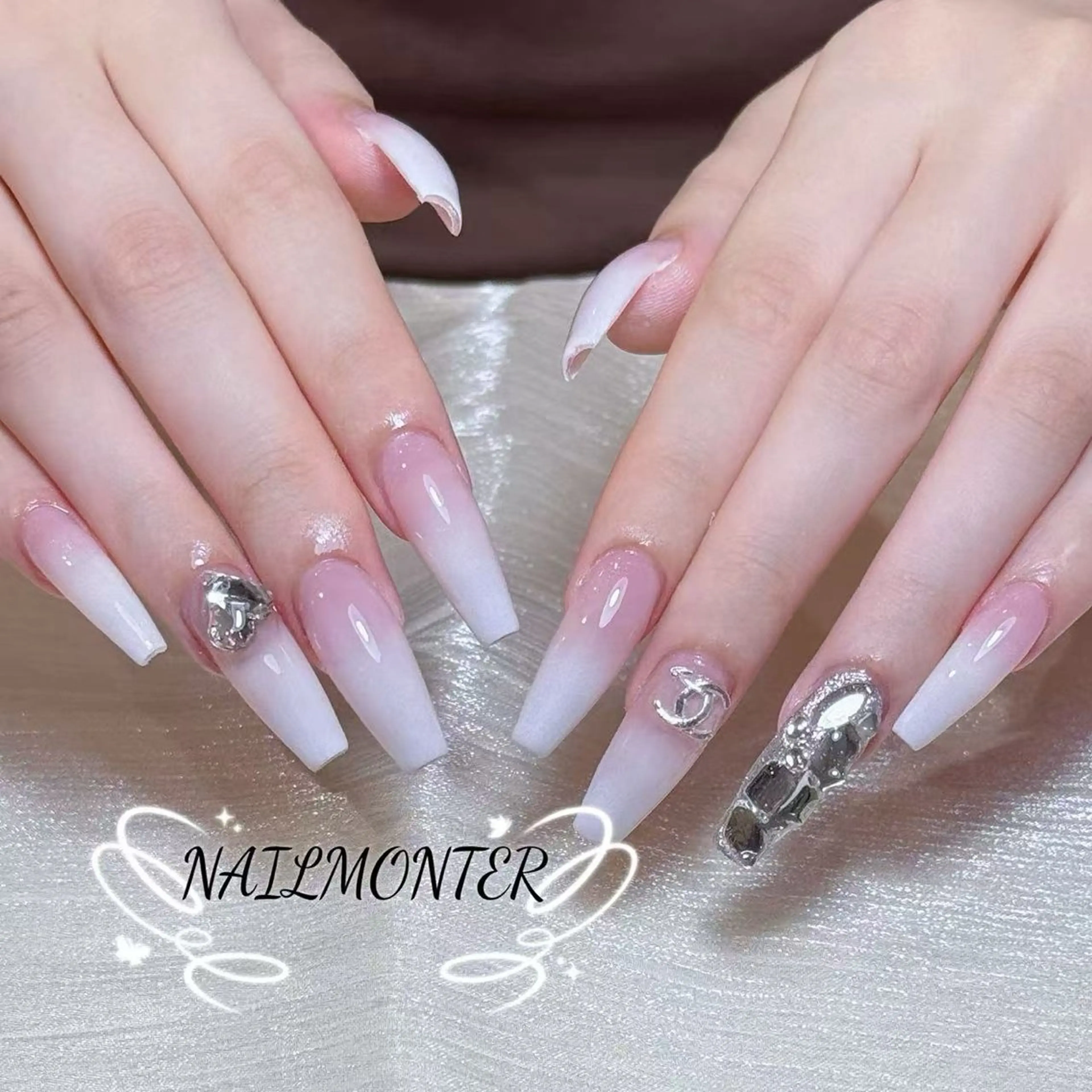 ネイル アートネイル オーロラネイル ガーリー キラキラネイル 韓国ネイル ハンドネイル ハンドケア Nail Monsterのネイルデザイン