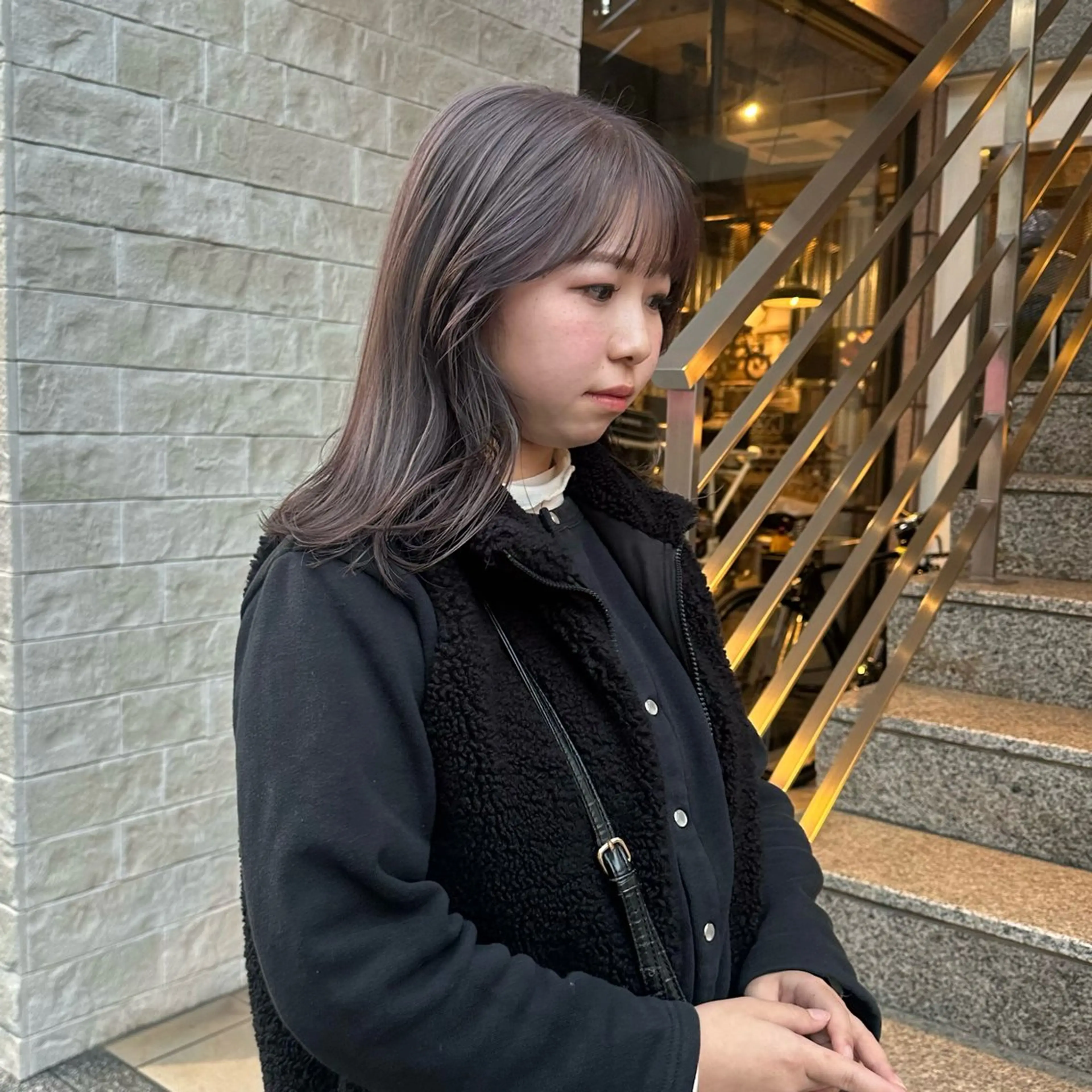 ミディアム カラー ブリーチ グレージュ ハイトーンカラー ラベンダーカラー ラベンダーグレージュ REINA☁️透明感 カラー/ぷつっと♡のヘアスタイル