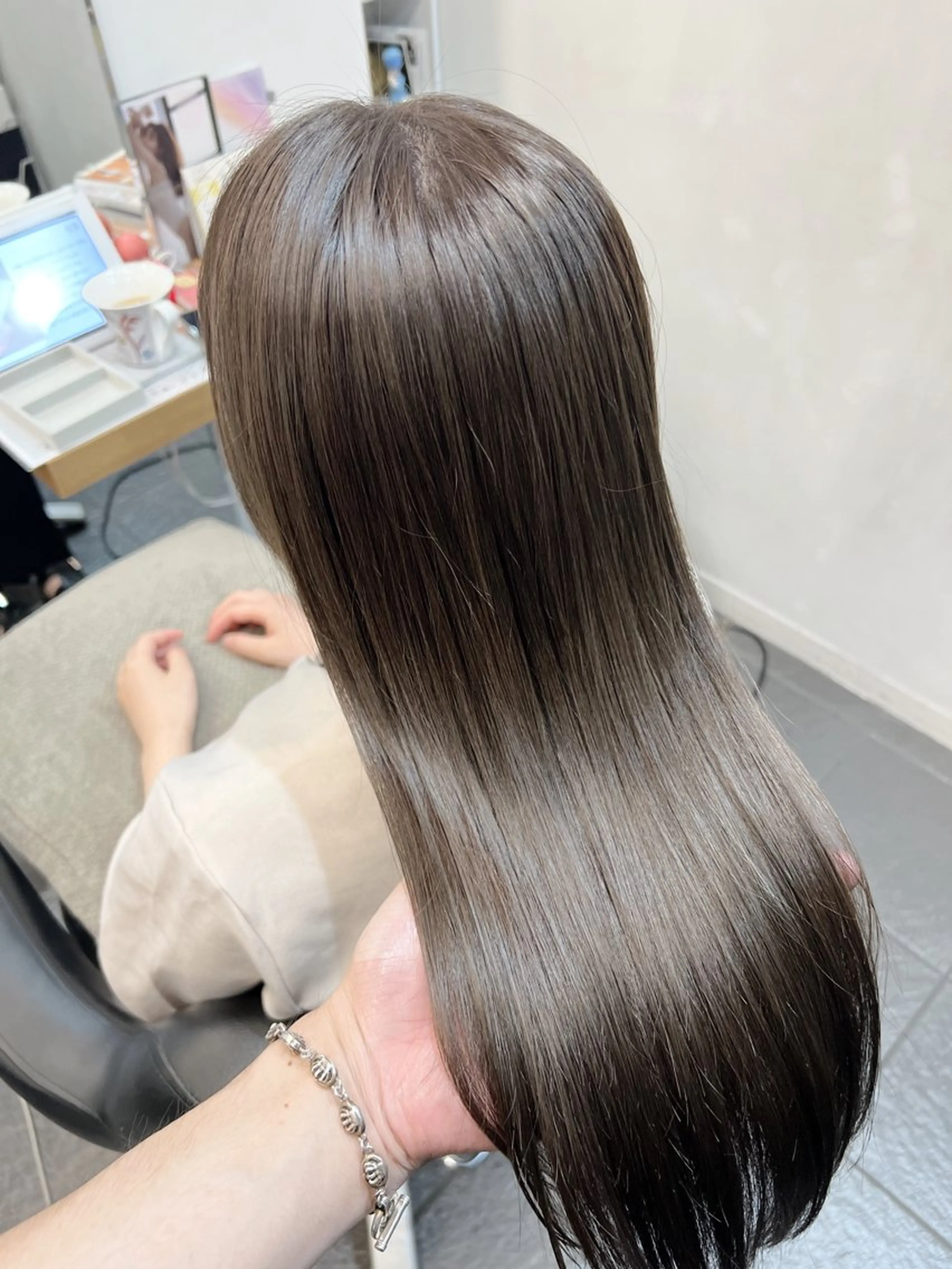 カラー グレージュ カーキグレージュ 外国人風カラー カット ヘアカラー トリートメント ヘッドスパ トップスタイリスト Yamato.hのヘアスタイル