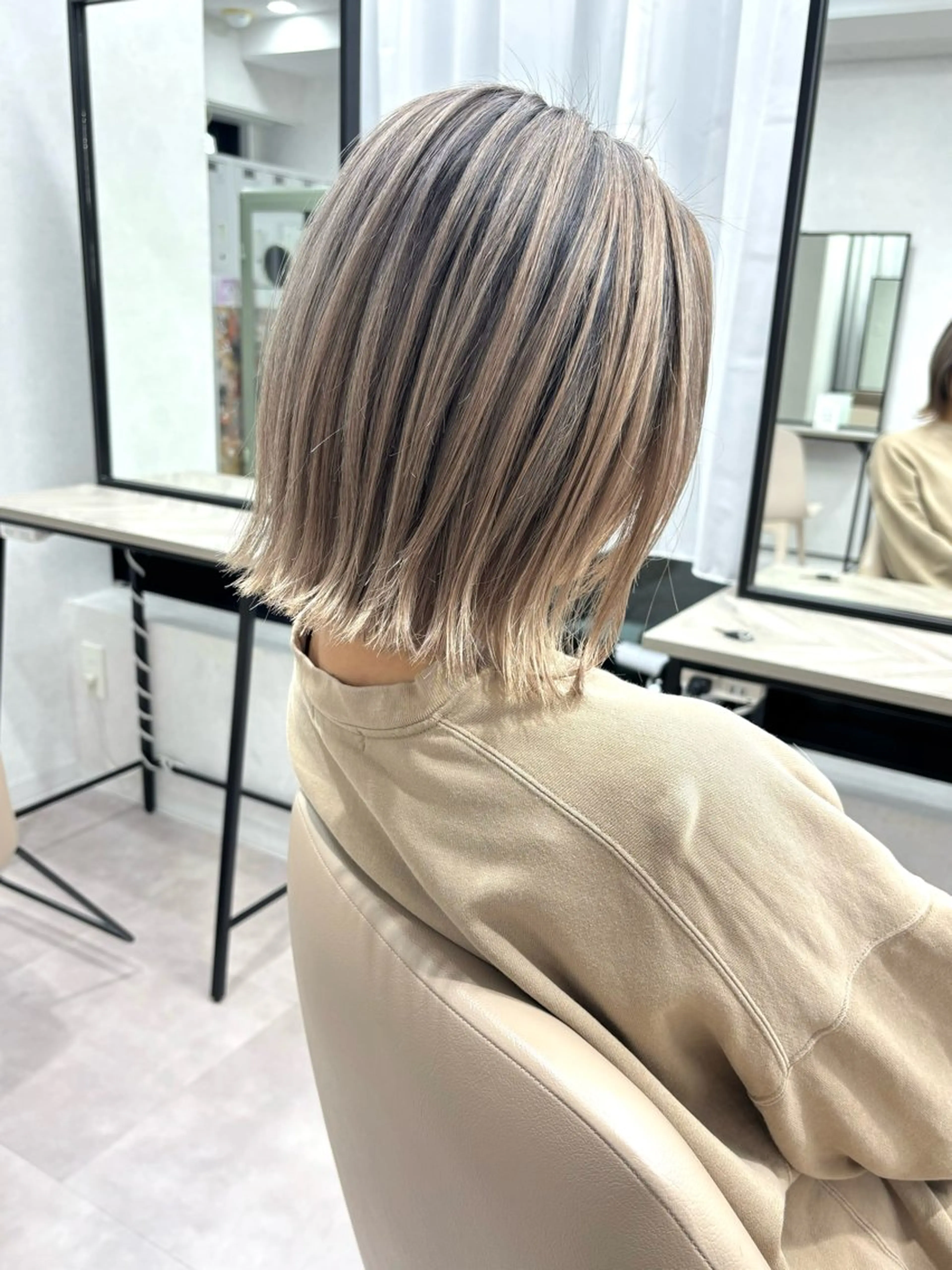 ショート カラー 流行りのレイヤーカッ ト得意💖akariのヘアスタイル
