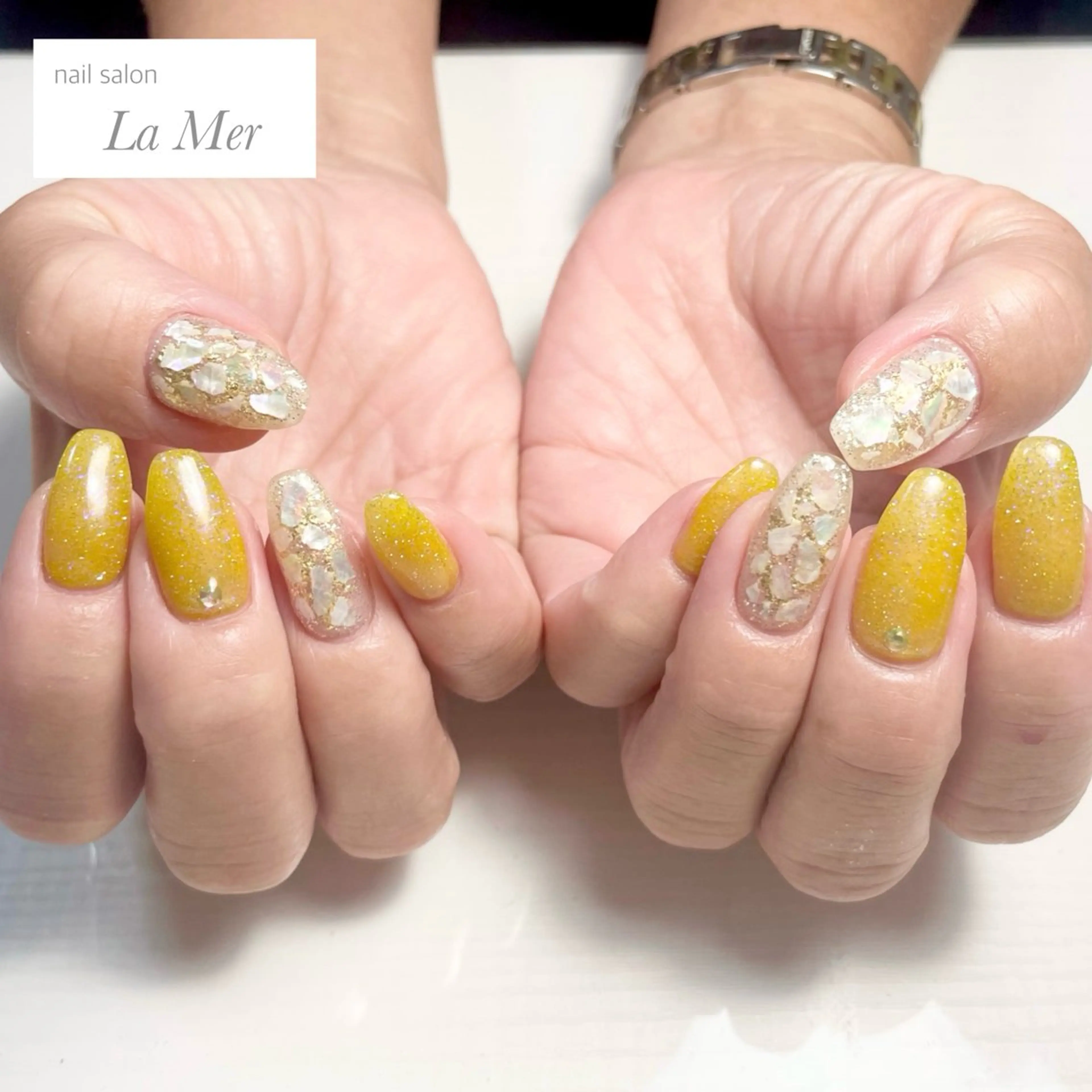 ネイル フラッシュネイル ロングネイル ショートネイル 夏ネイル 黄色 ハンドネイル nailsalon La Merのネイルデザイン