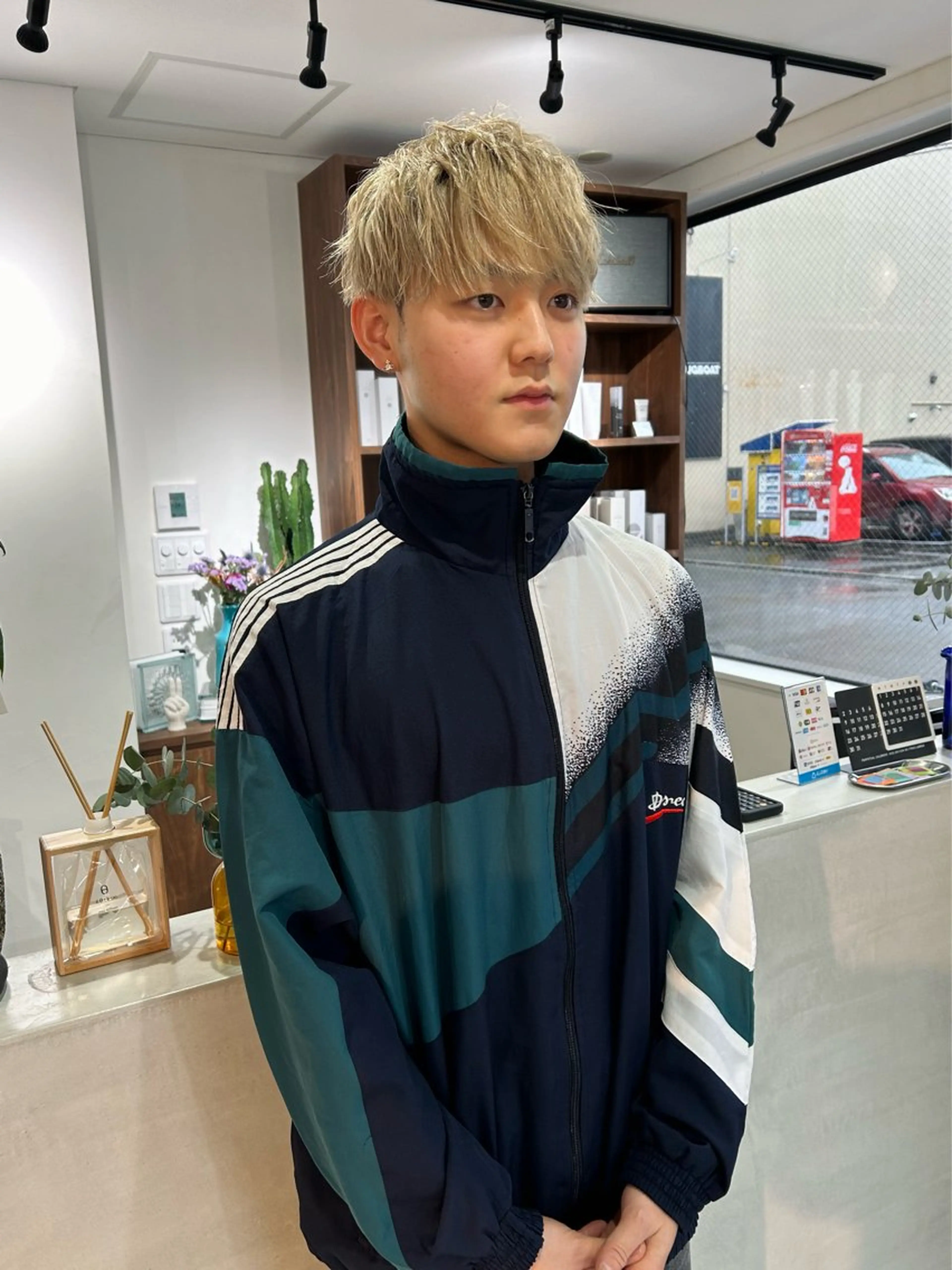 【men's専用】カット＋ブリーチ＋カラー［ケアブリーチ］の写真
