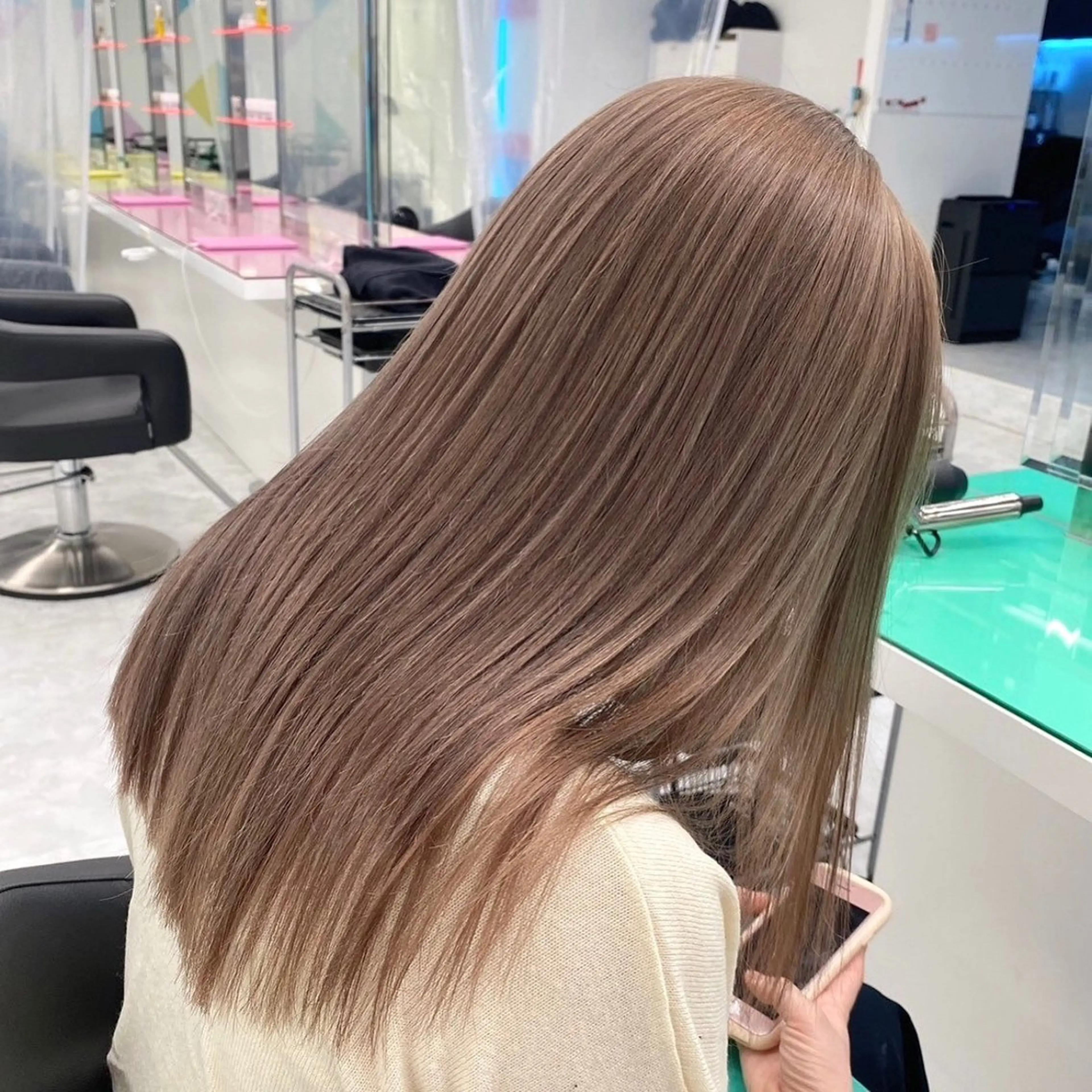 セミロング カラー ヘアアレンジ ヘアカラー トリートメント ヘアセット 🩵ダメージレス艶感 ハイトーン🩷のヘアスタイル
